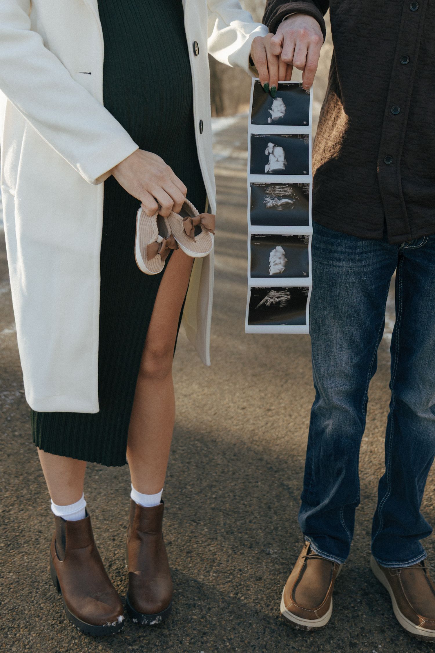 couple in Bismarck with ultrasound photos