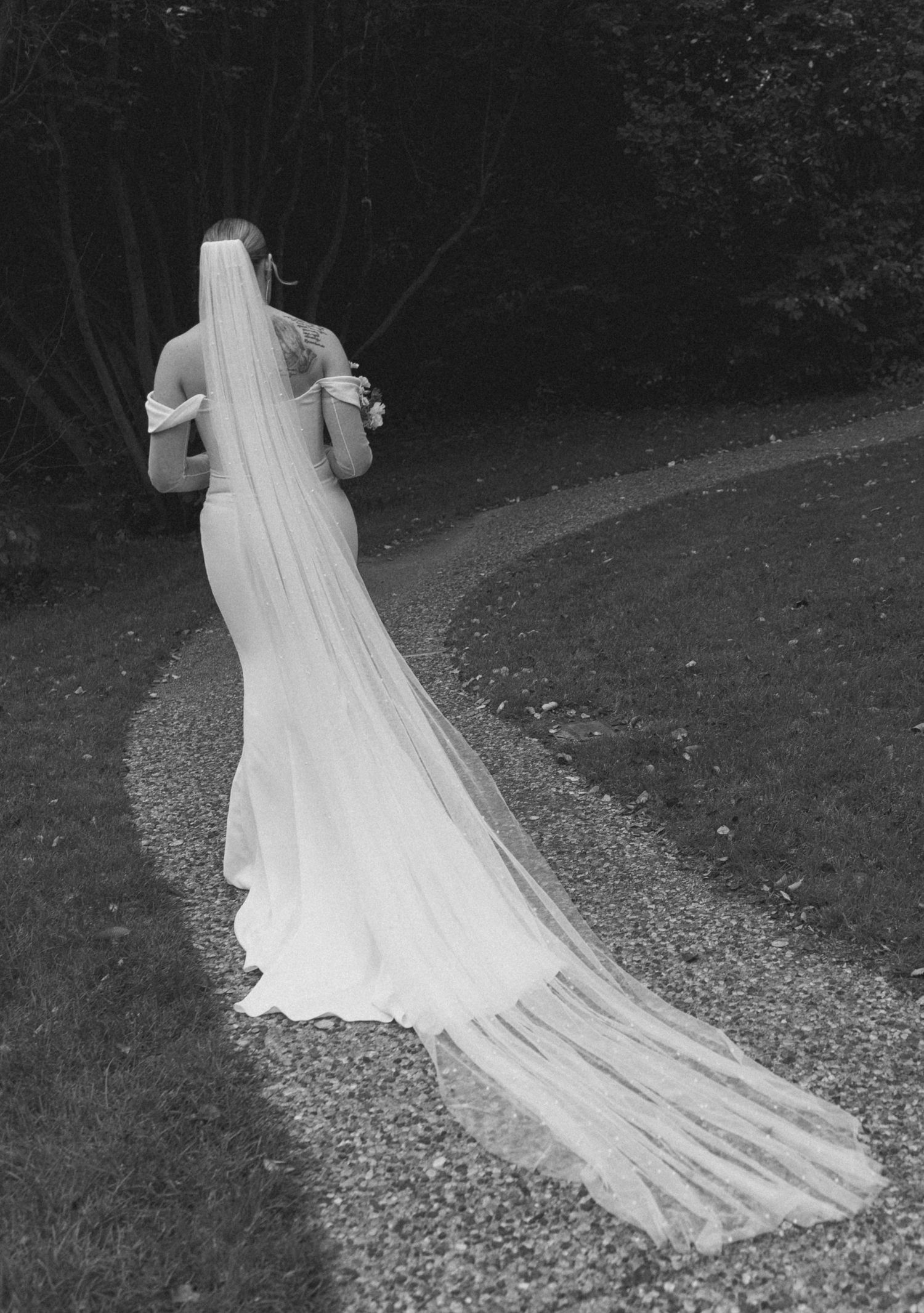 bride walking to see dad for first look on wedding day