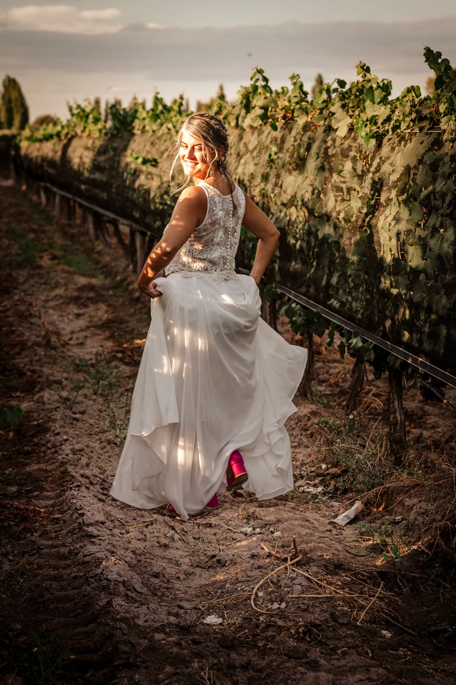 boda-mendoza-viñedos-vino-noviafeliz-amor-bodega-fotografodemendoza-aureostudio