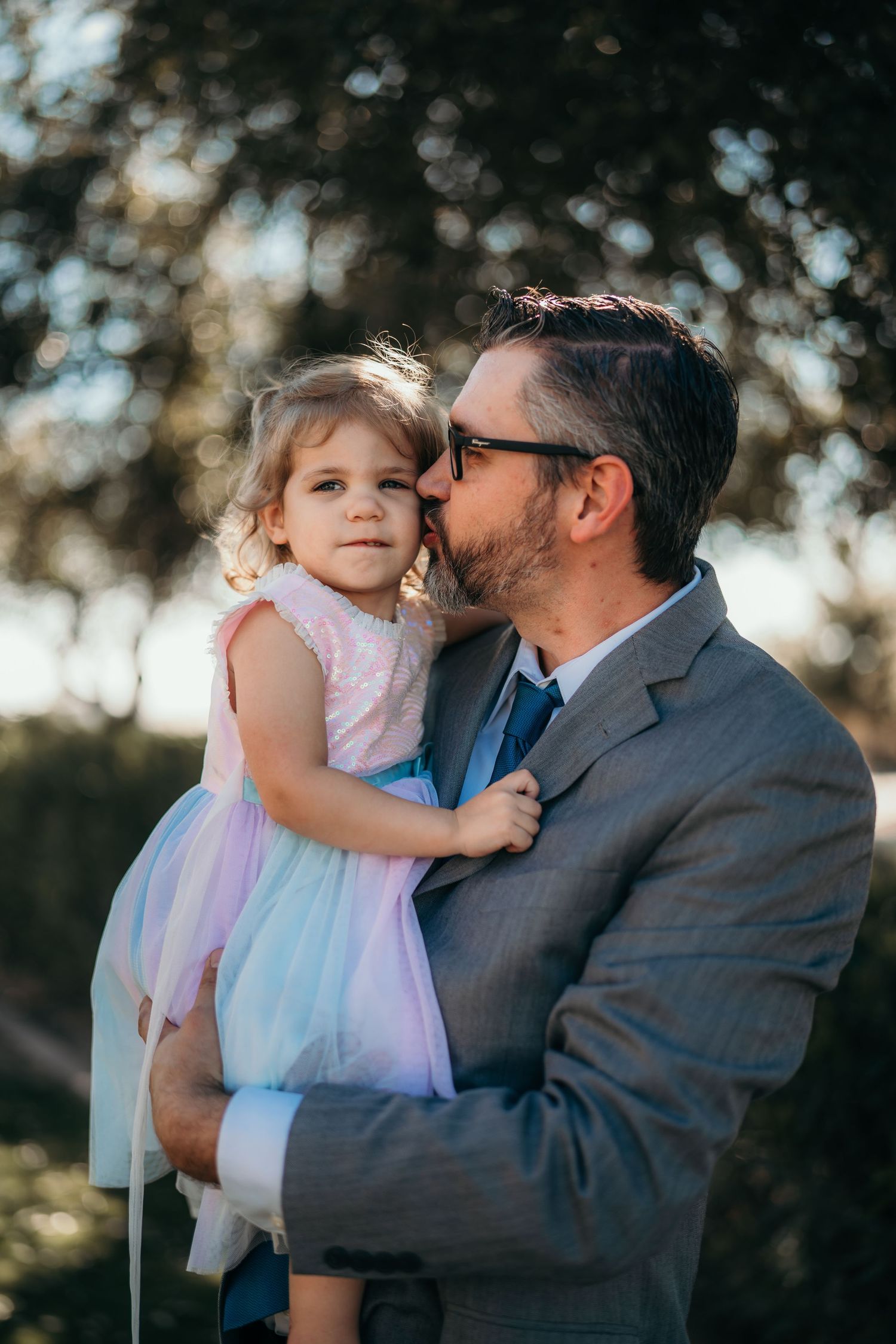 A touching outdoor portrait series showing tender parental affection and love.