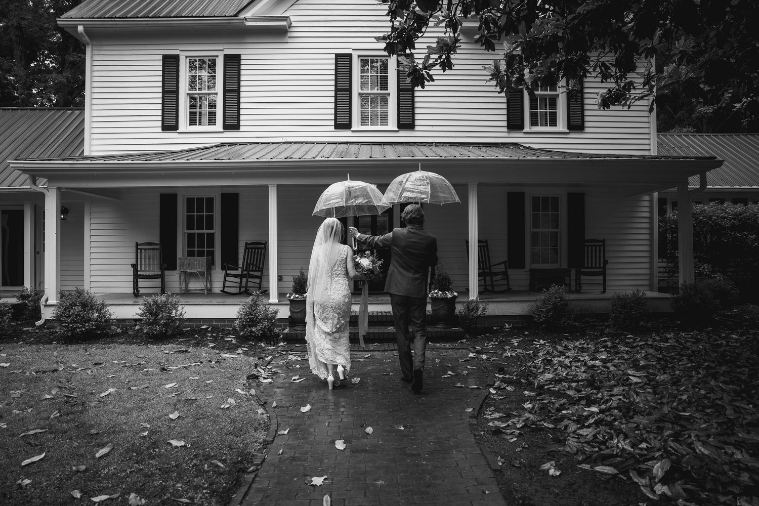 Joan Avilez wedding photographer. old lystra inn chapel hill nc in the rain