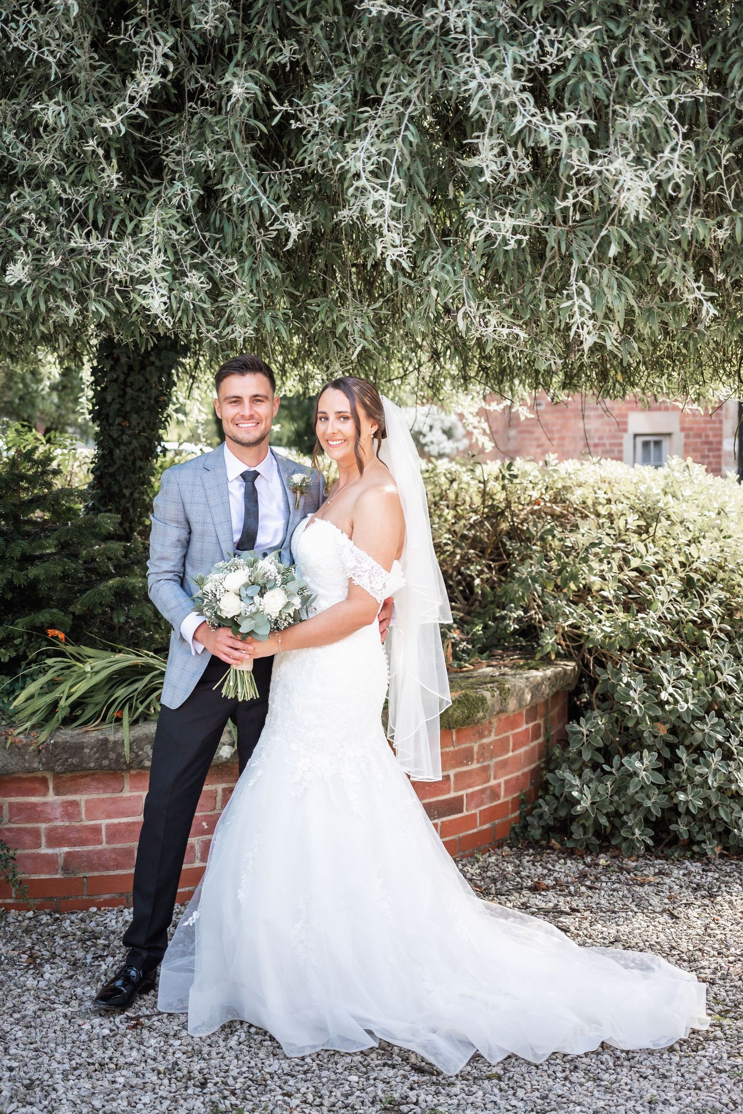 knockerdown cottage ashbourne derbyshire summer wedding photography natural photographer