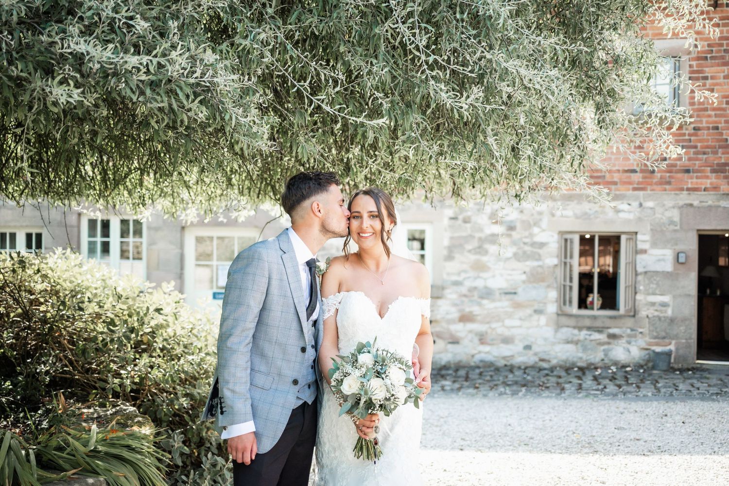 Knockerdown Cottages Ashbourne derbyshire summer wedding photography natural photographer