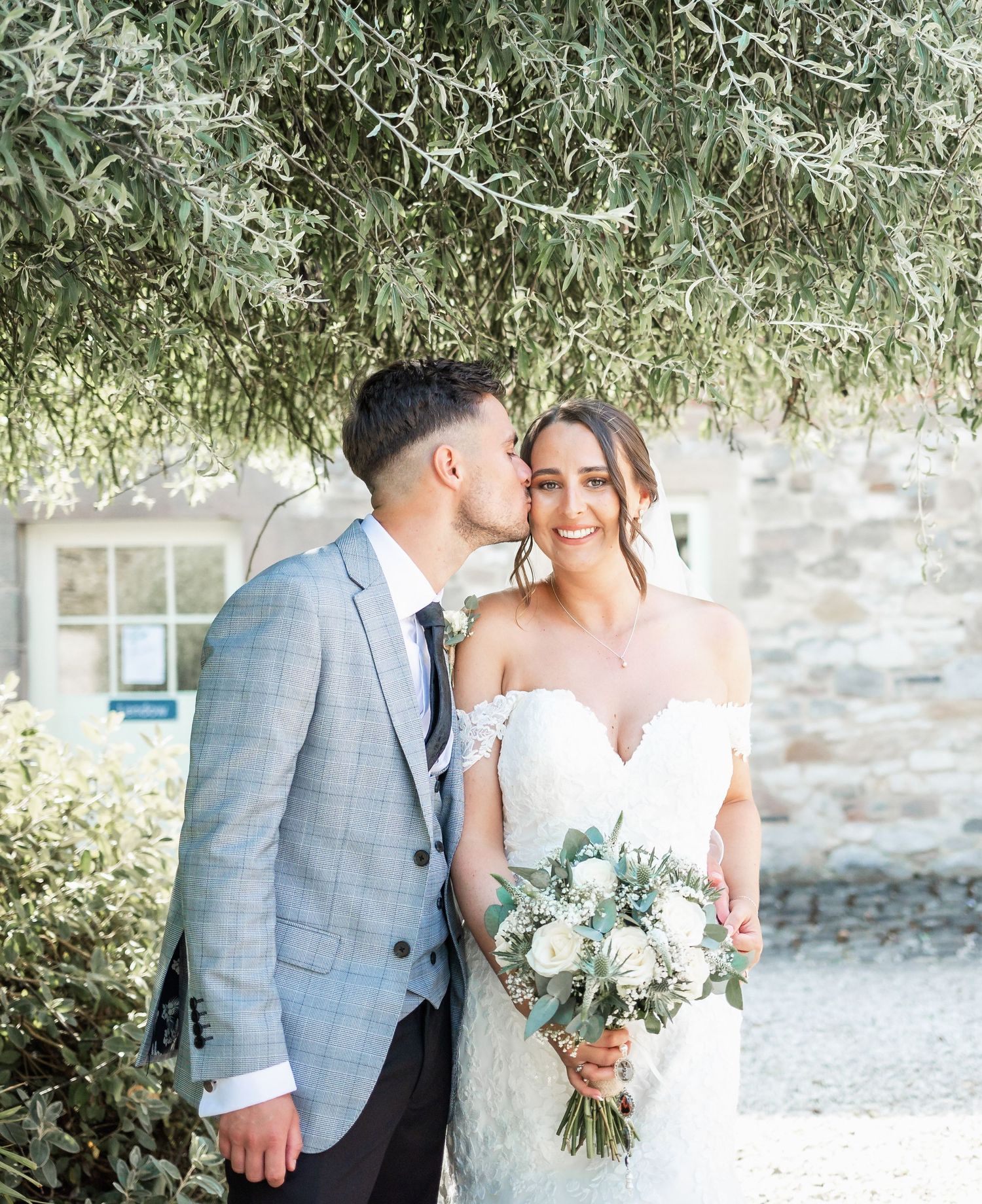 knockerdown cottage ashbourne derbyshire summer wedding photography natural photographer