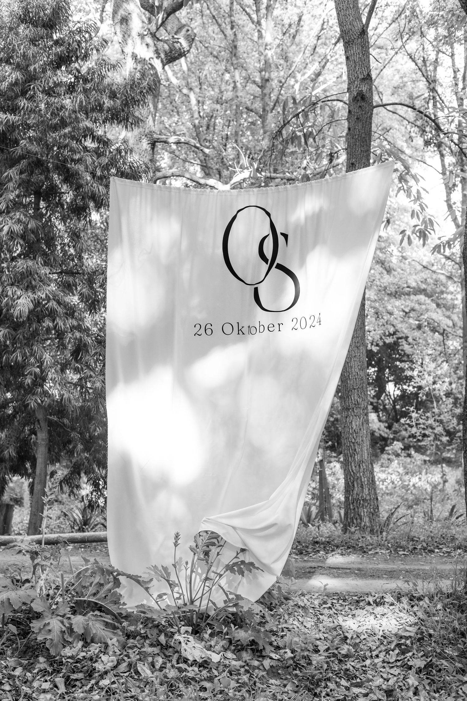 Elegant and emotional wedding photography capturing the real moments, details, and love between couples. Perfect for luxury weddings.