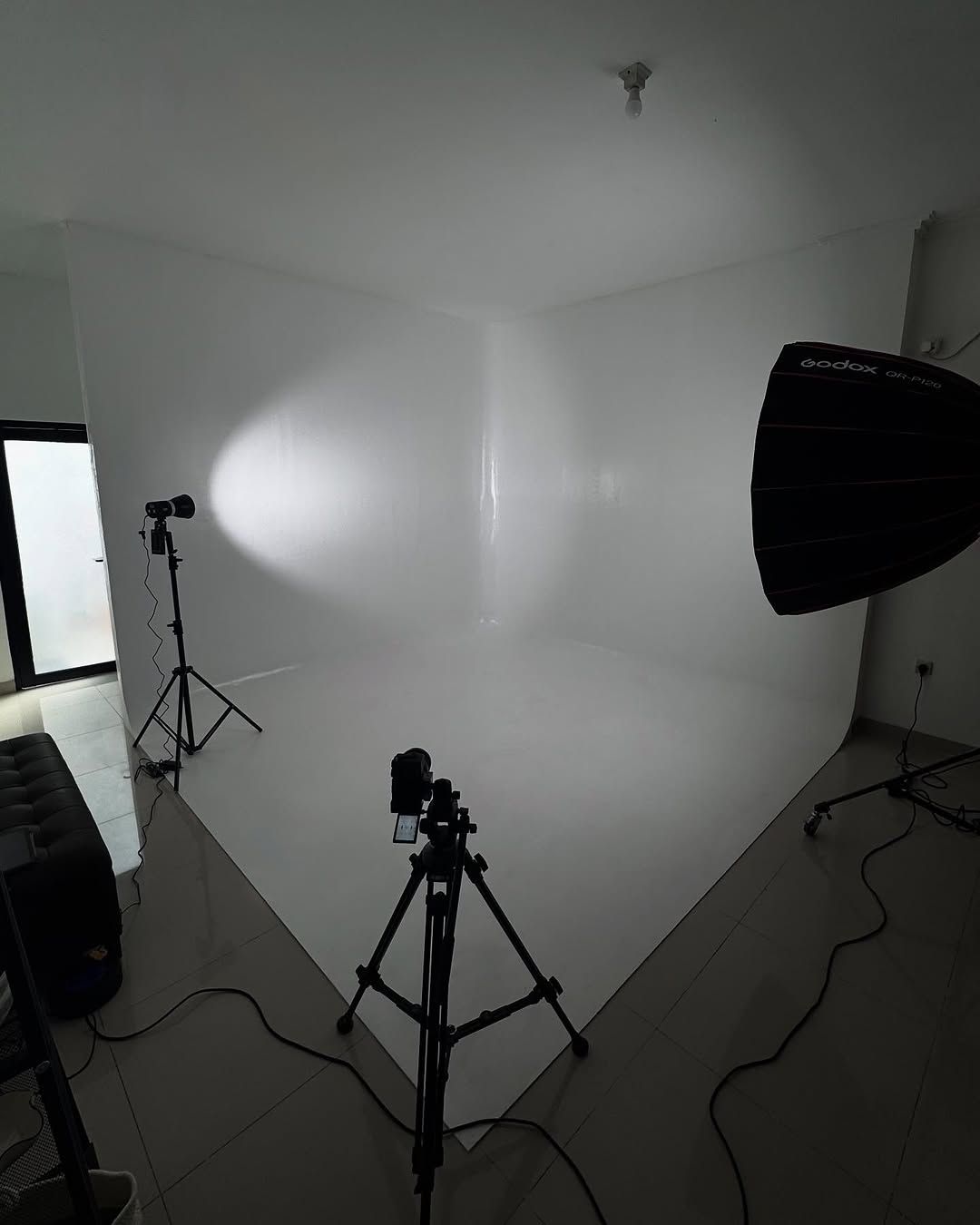 Ruang Dari Mata Jakarta - Photo Studio Rental