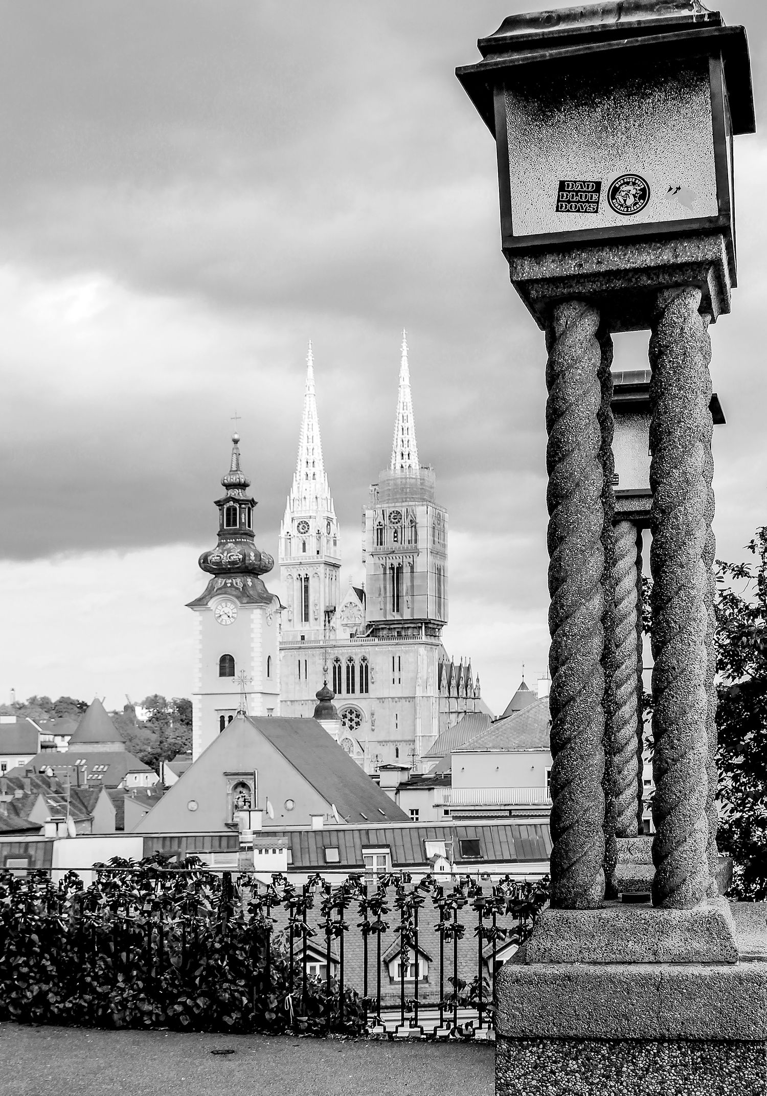 Laterna na Gornjem gradu i katedrala u pozadini, Zagreb