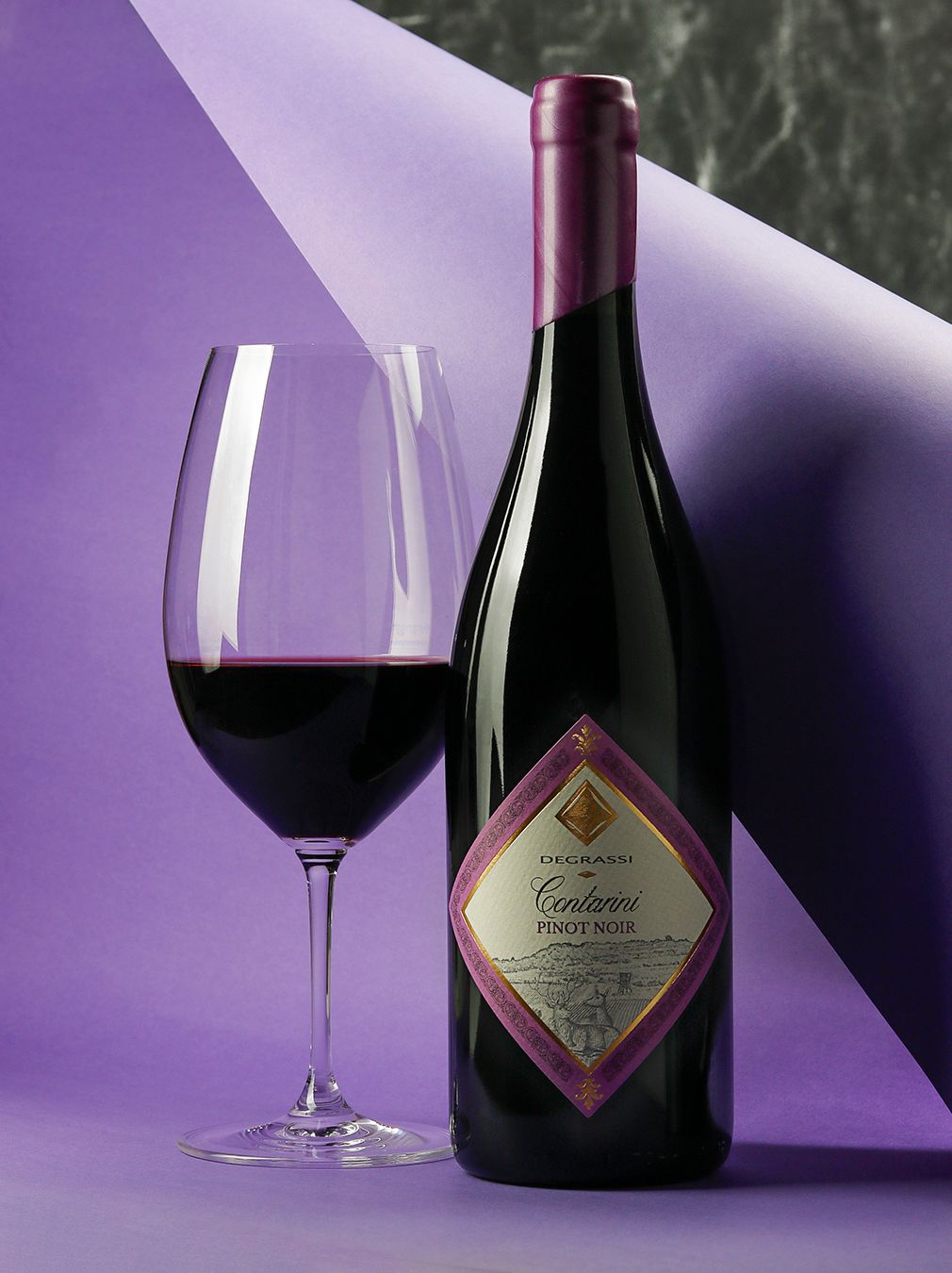 Pinot Noir Degrasi, promotivna produkt fotografija vina za potrebe naslovnice magazina Vinske zvijezde