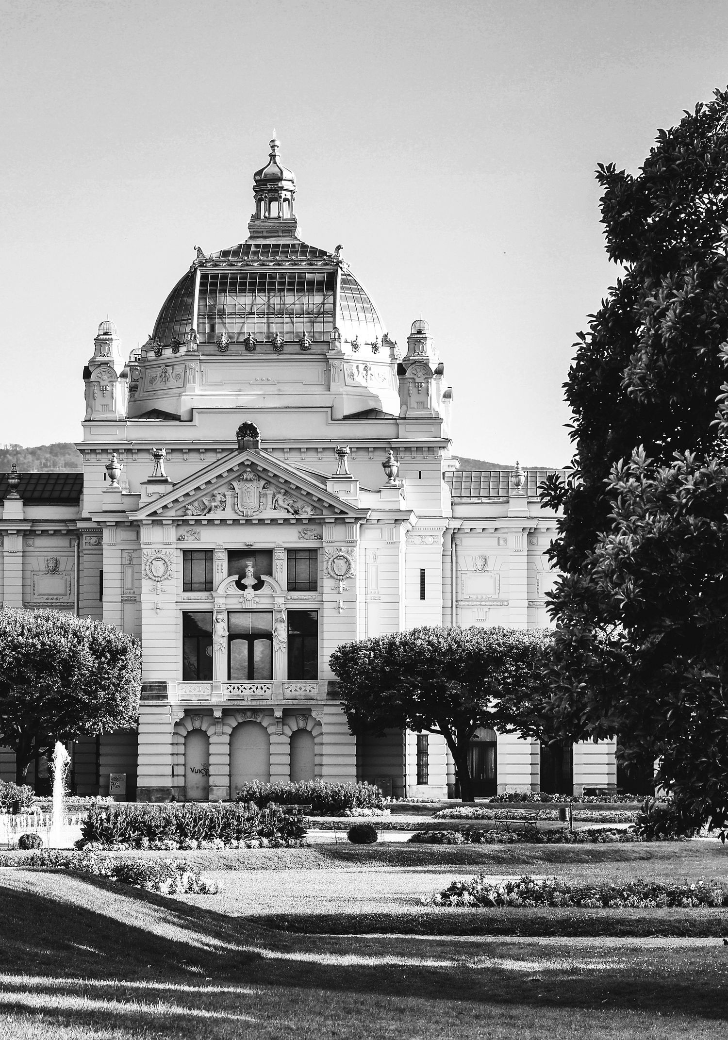 Umjetnički paviljon na trgu kralja Tomislava, Zagreb