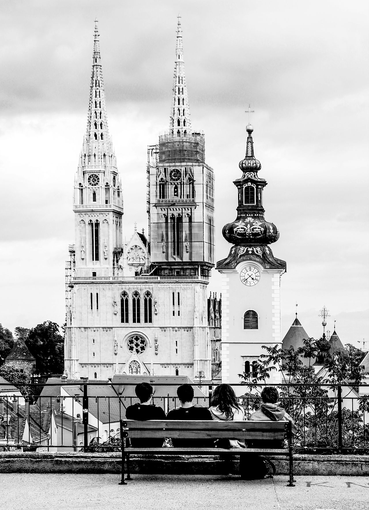 Pogled na katedralu, fotografije Zagreb. Ulična fotografija.