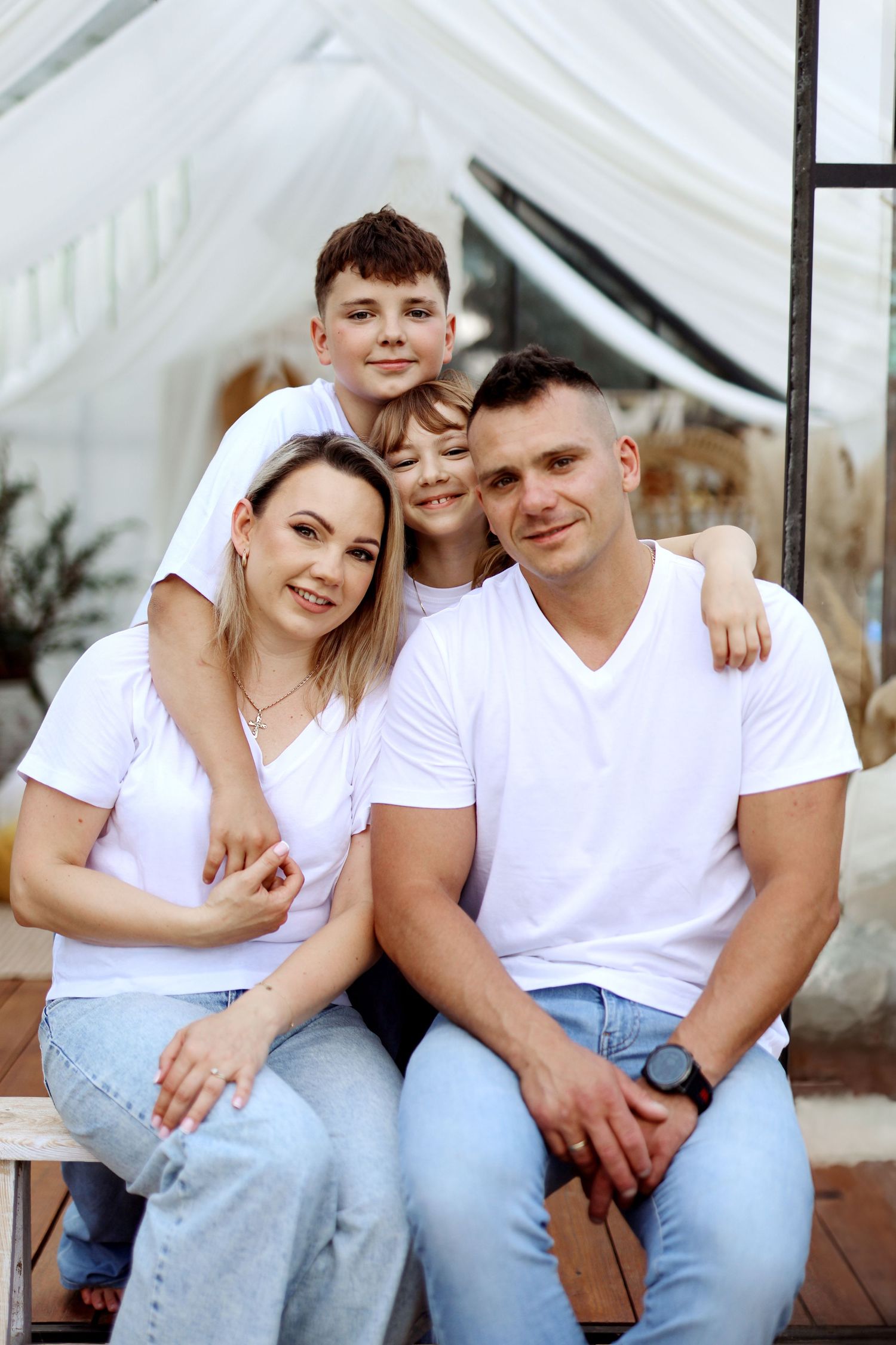 letnia sesja fotograficzna rodzinna w Fotoszklarni na zachodzie w Sulechowie