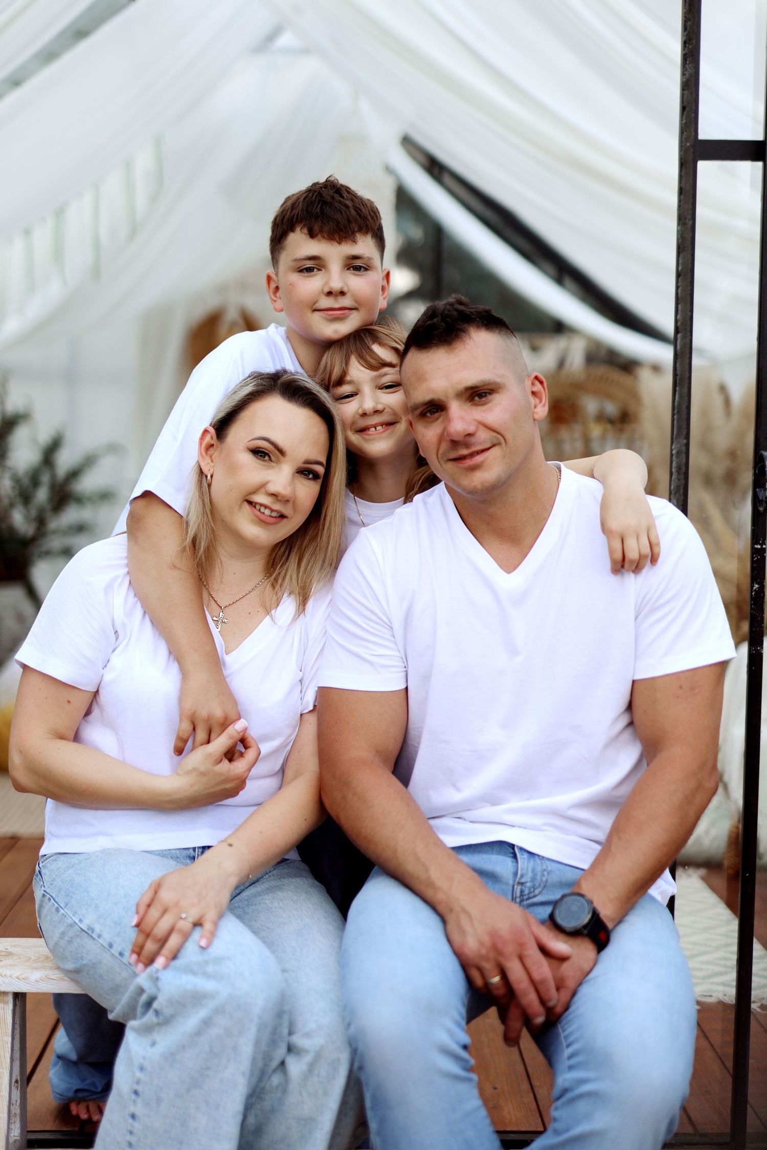 letnia sesja fotograficzna rodzinna w Fotoszklarni na zachodzie w Sulechowie