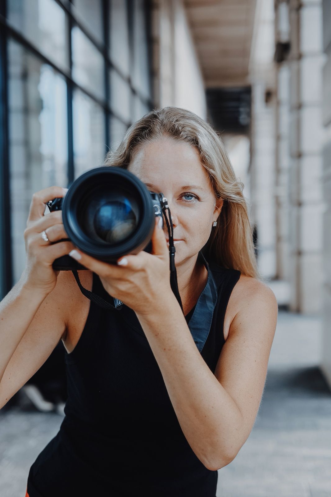Fotografin Veronika Puchkova Backstage Aufnahme Fotograf bei der Arbeit