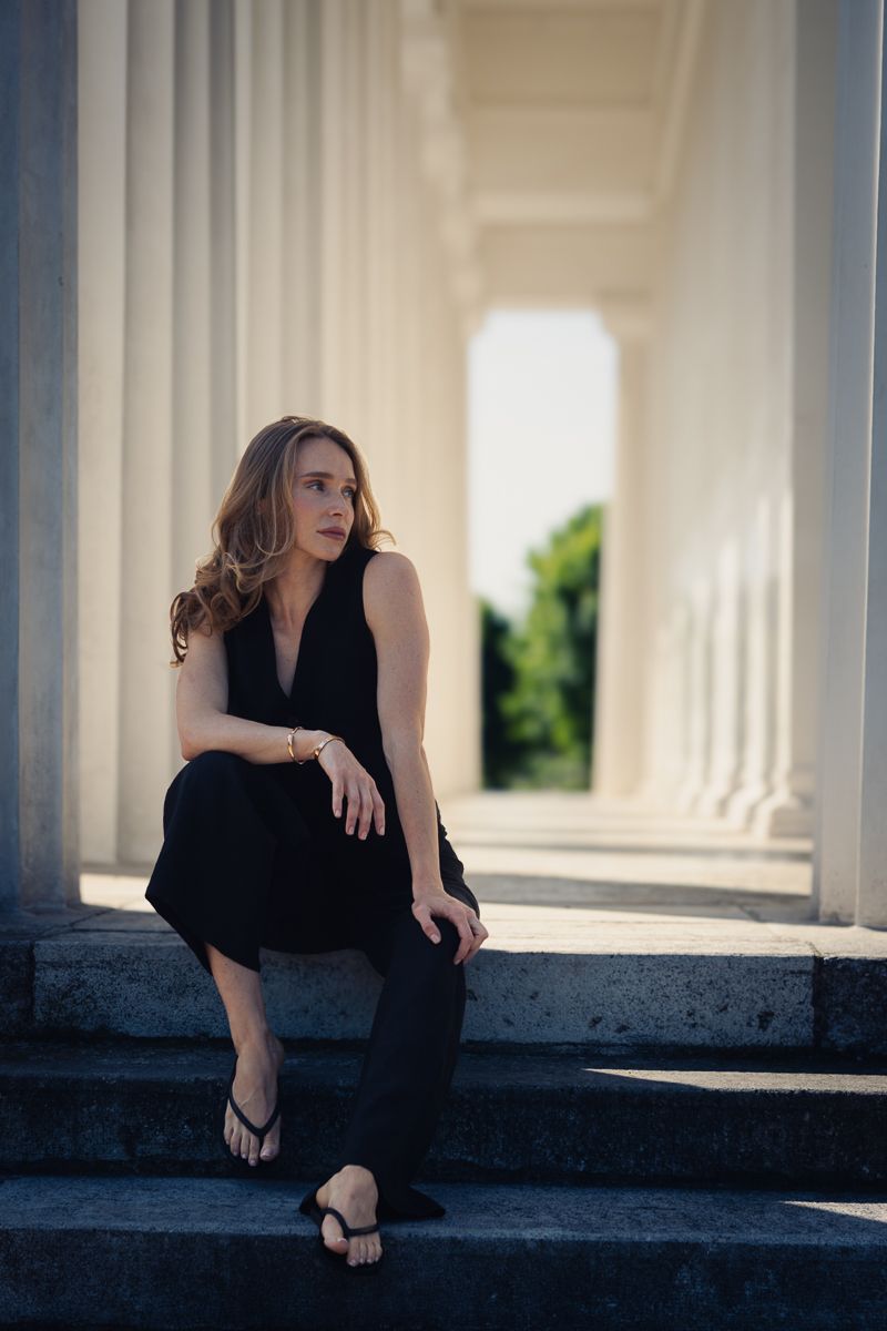 Confident woman in front of Viennese old town background - a relaxed Vienna Walk Photoshoot