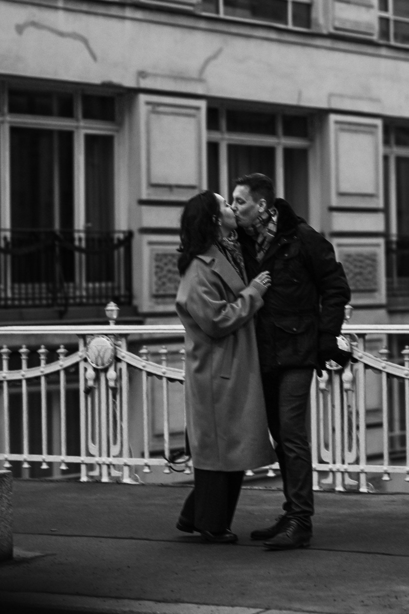 Pärchen-photoshoot-wien-schwarz-weiß