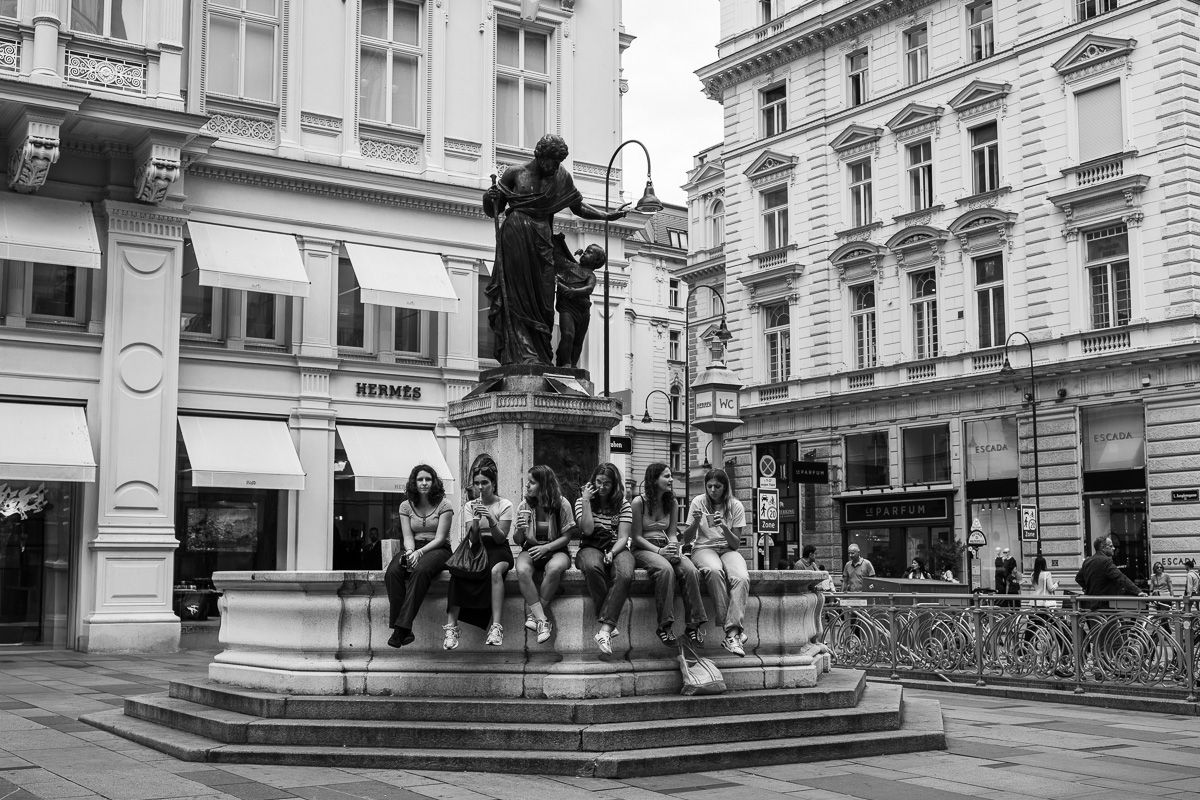 Friends shooting in Vienna historical city center, casual and relaxed