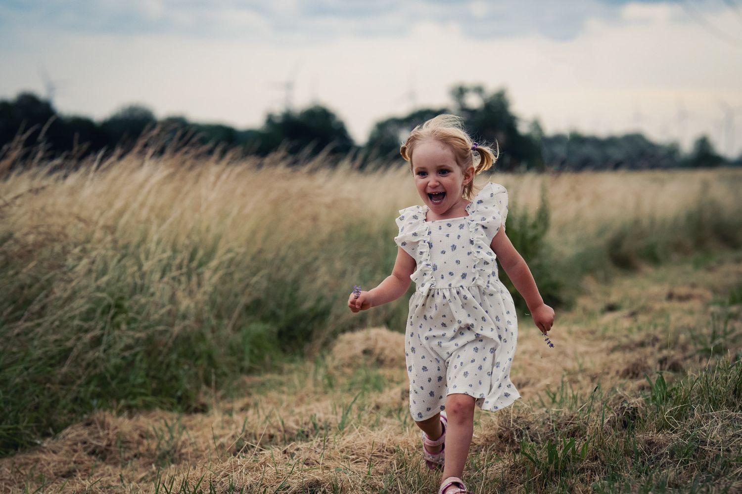 Girl happy in the field during an outdoor family shooting