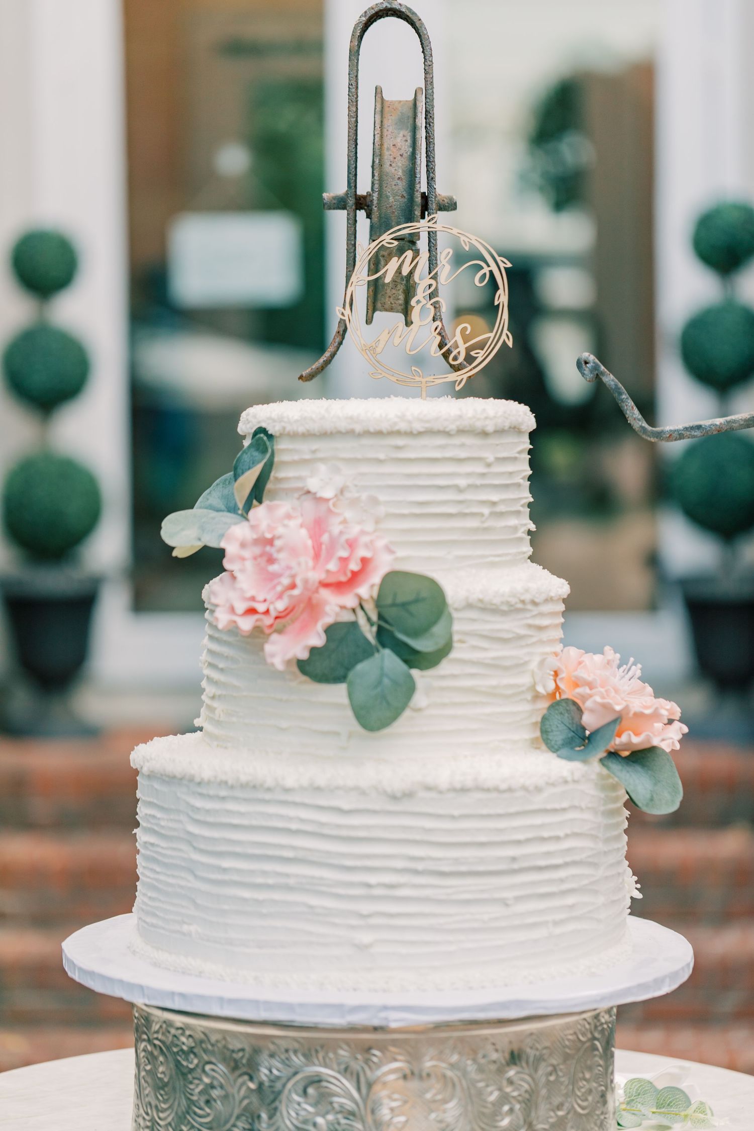 Wedding Cake in Virginia Beach at Church Point Manor