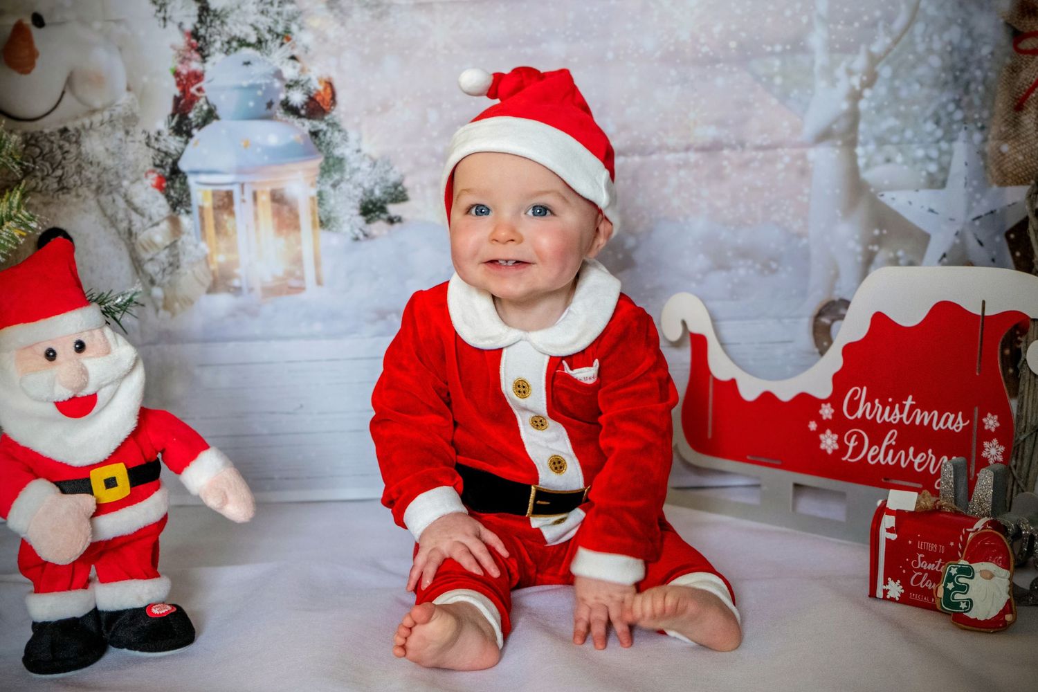 Little boy smiling during a Christmas mini photoshoot.