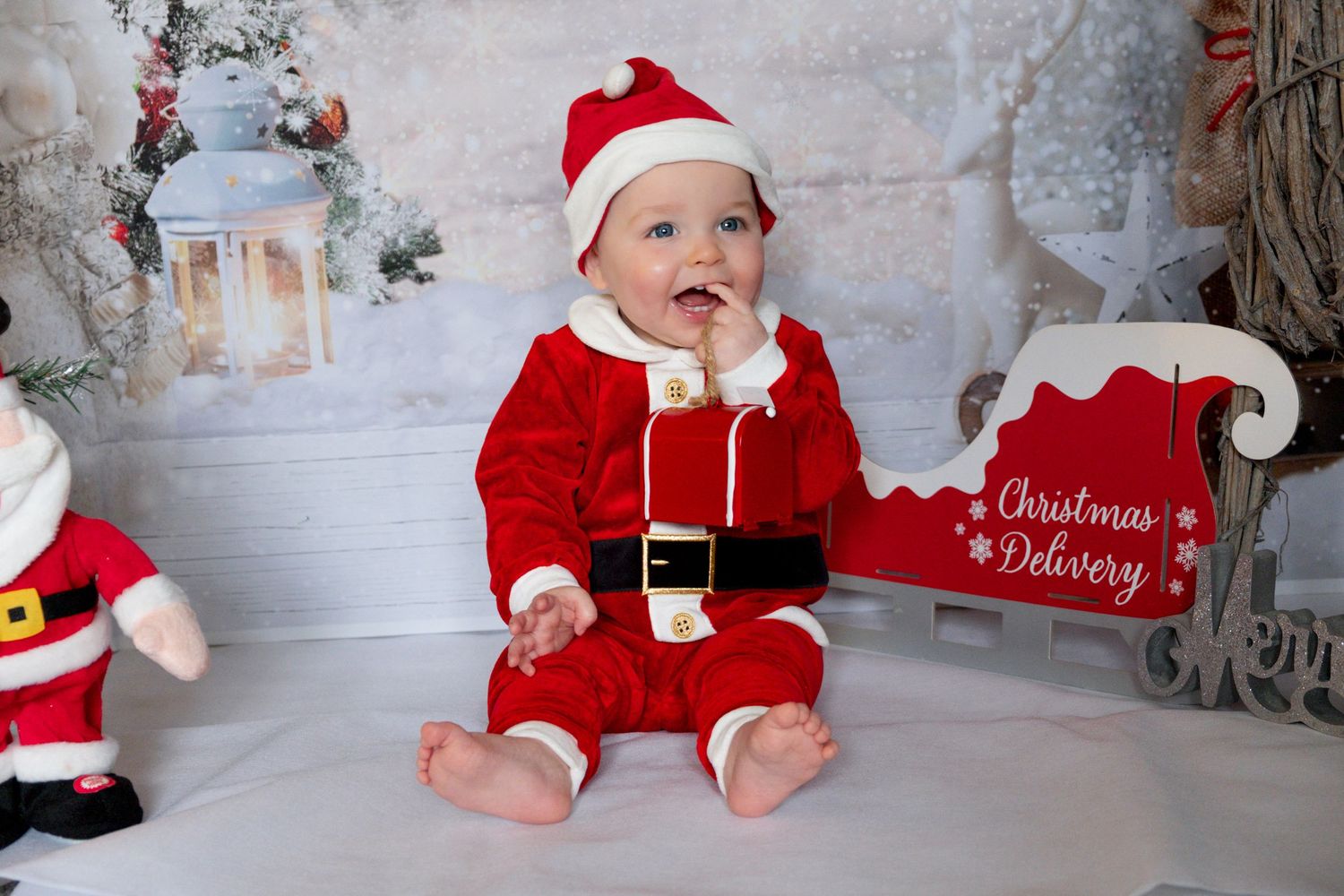 Little boy smiling during a Christmas mini photoshoot.