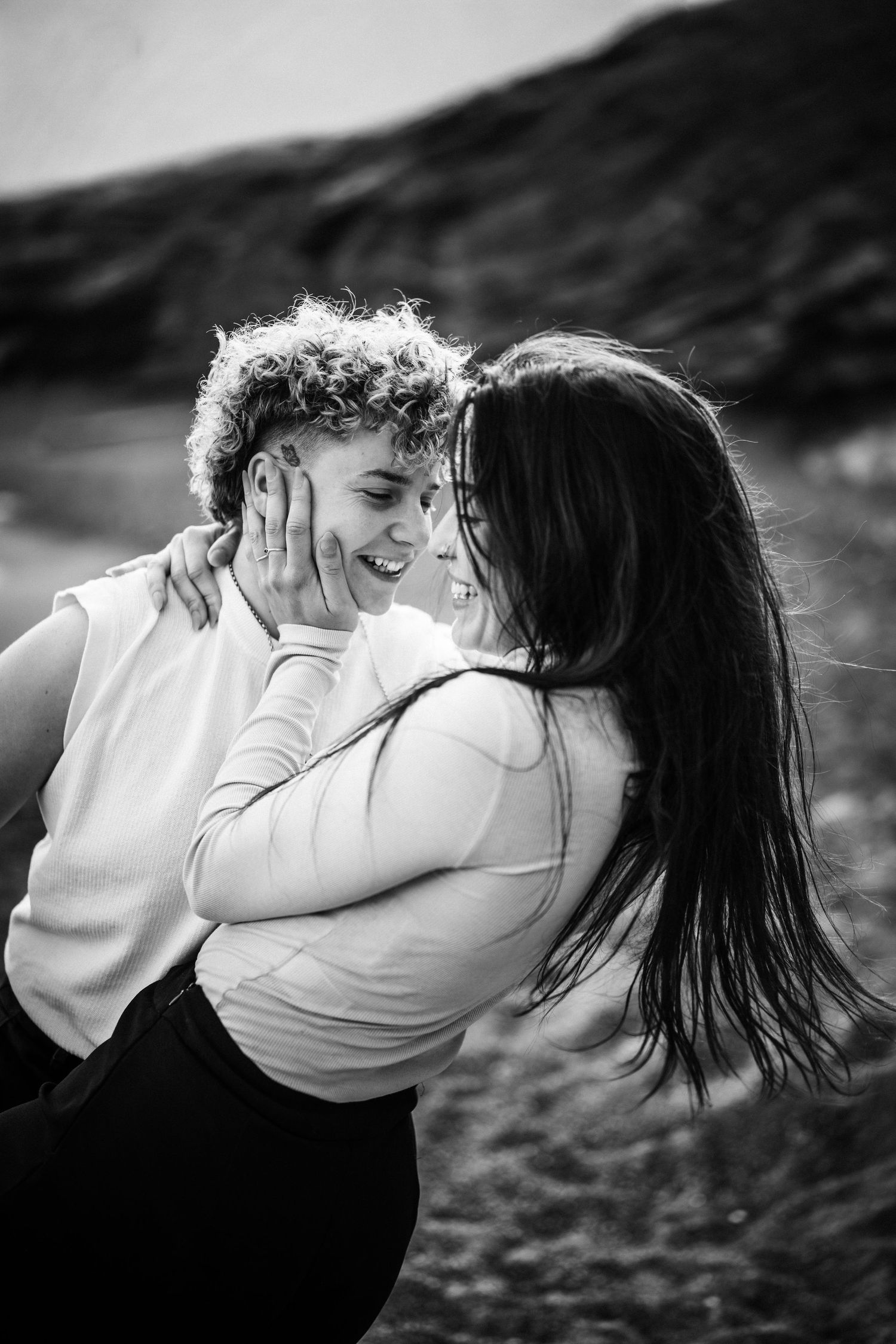 Moment de tendresse entre amoureux dans l'Aude