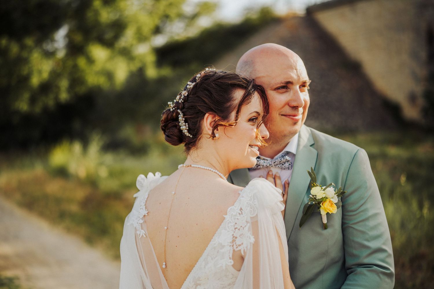 Séance mariage en lumière naturelle dans l'Aude