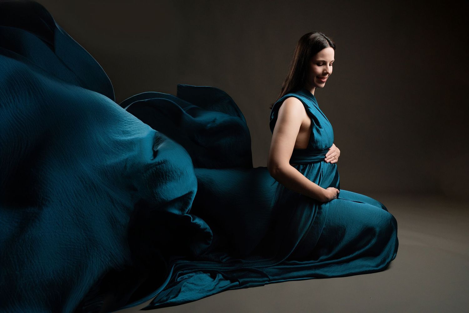 zwangerschapsshoot met flying dress Drenthe