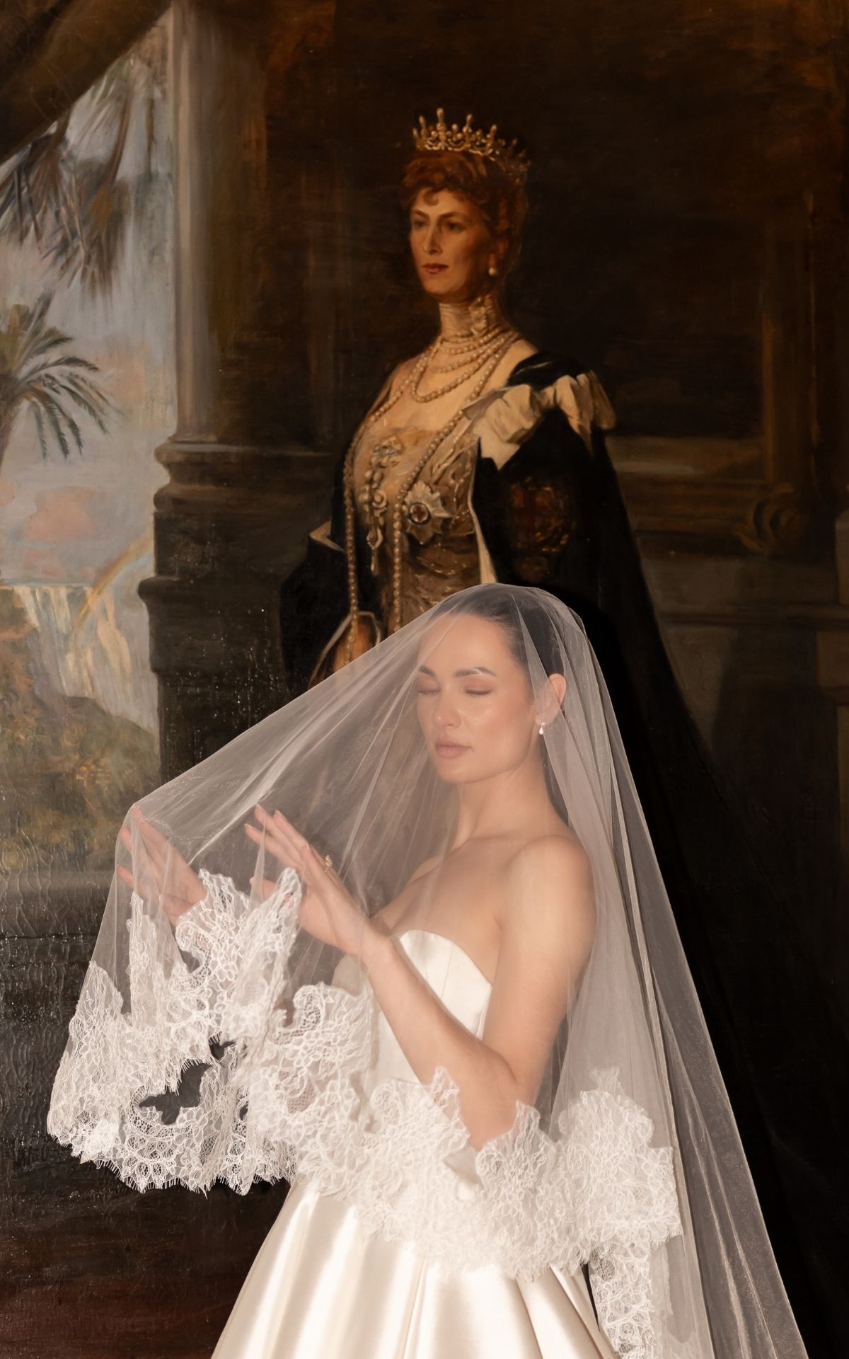 Elegant bridal portraits featuring delicate laced veil and vintage-inspired wedding dress details in a classic setting. - JCclick photos
