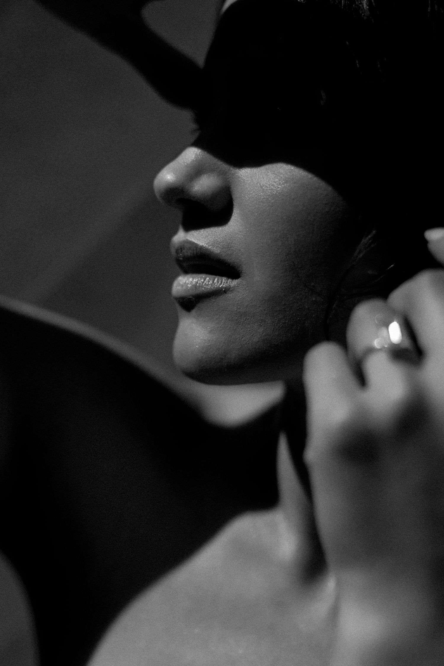 Dramatic black and white close-up portrait of bride.  JCclick Wedding photo & Film - Best Cape Town Photographer.