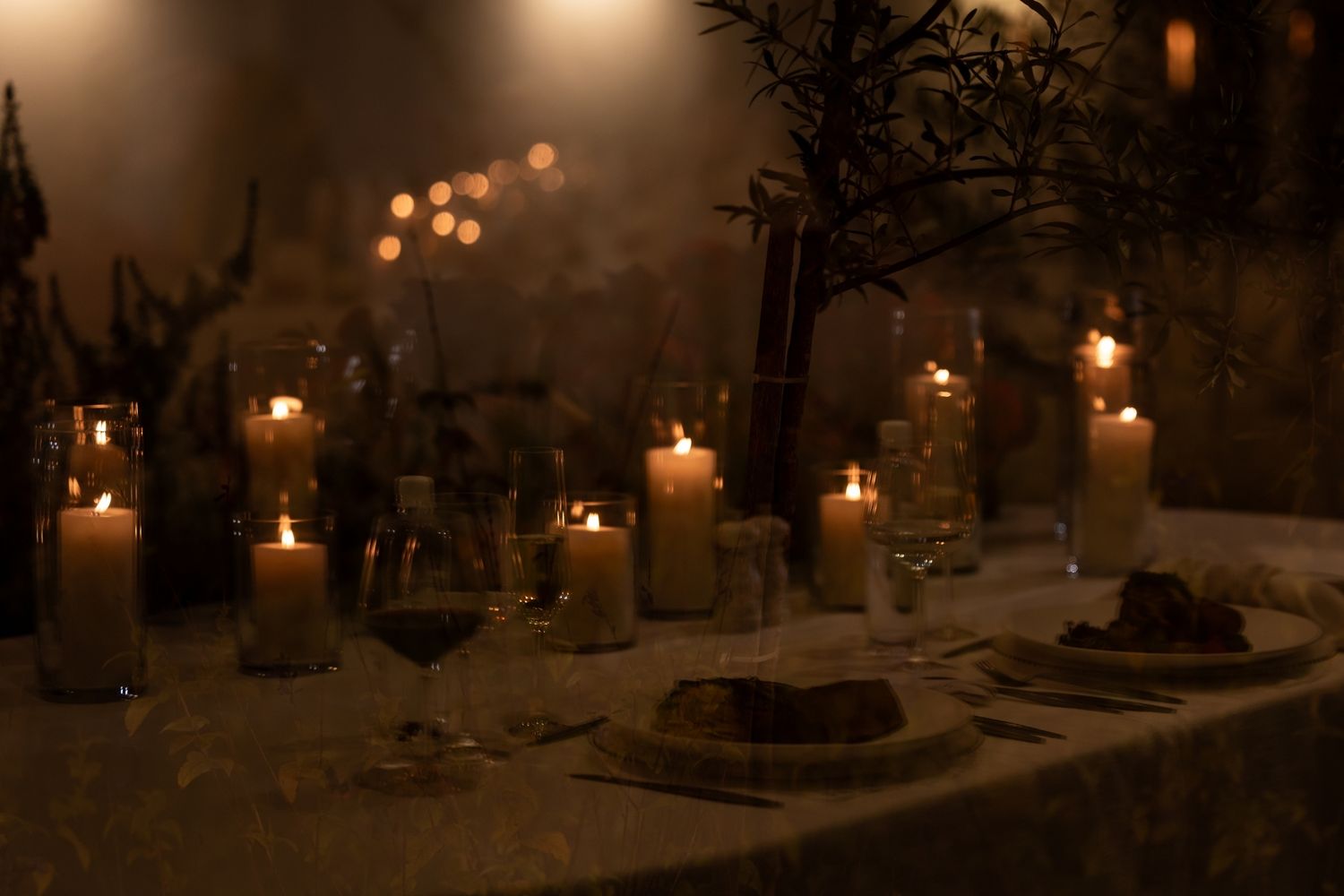 Romantic candlelit wedding reception table with elegant place settings. - JCclick Wedding photo & Film - Best Cape Town Photographer.