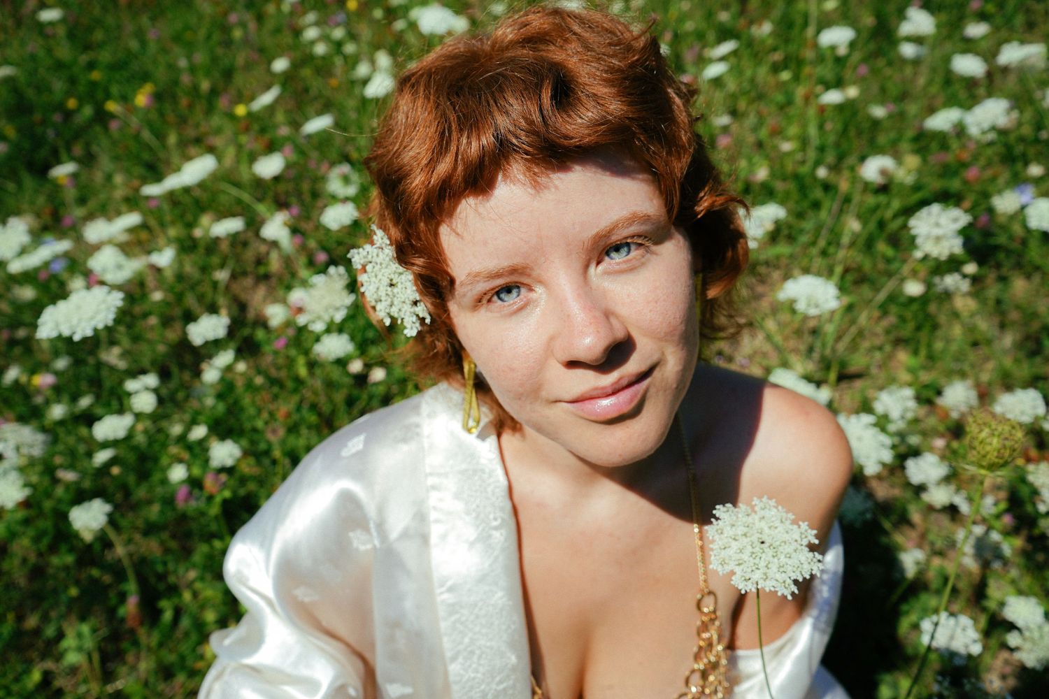 fotografia artista camilla morandin di fotografia rituale che la ritrae come dea