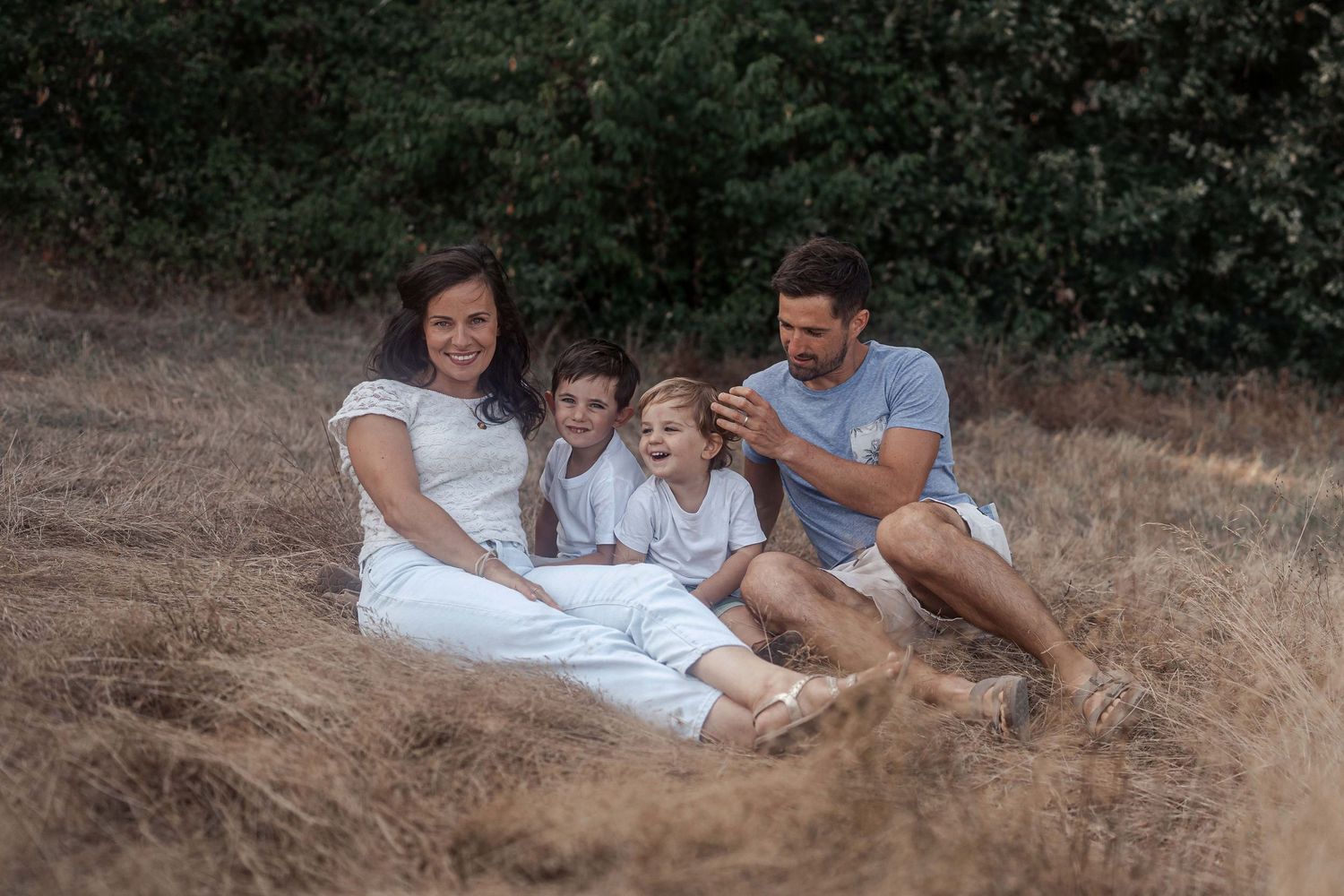 Photographe famille en Médoc et Gironde des instants vrais et spontanés, sans pose forcée.