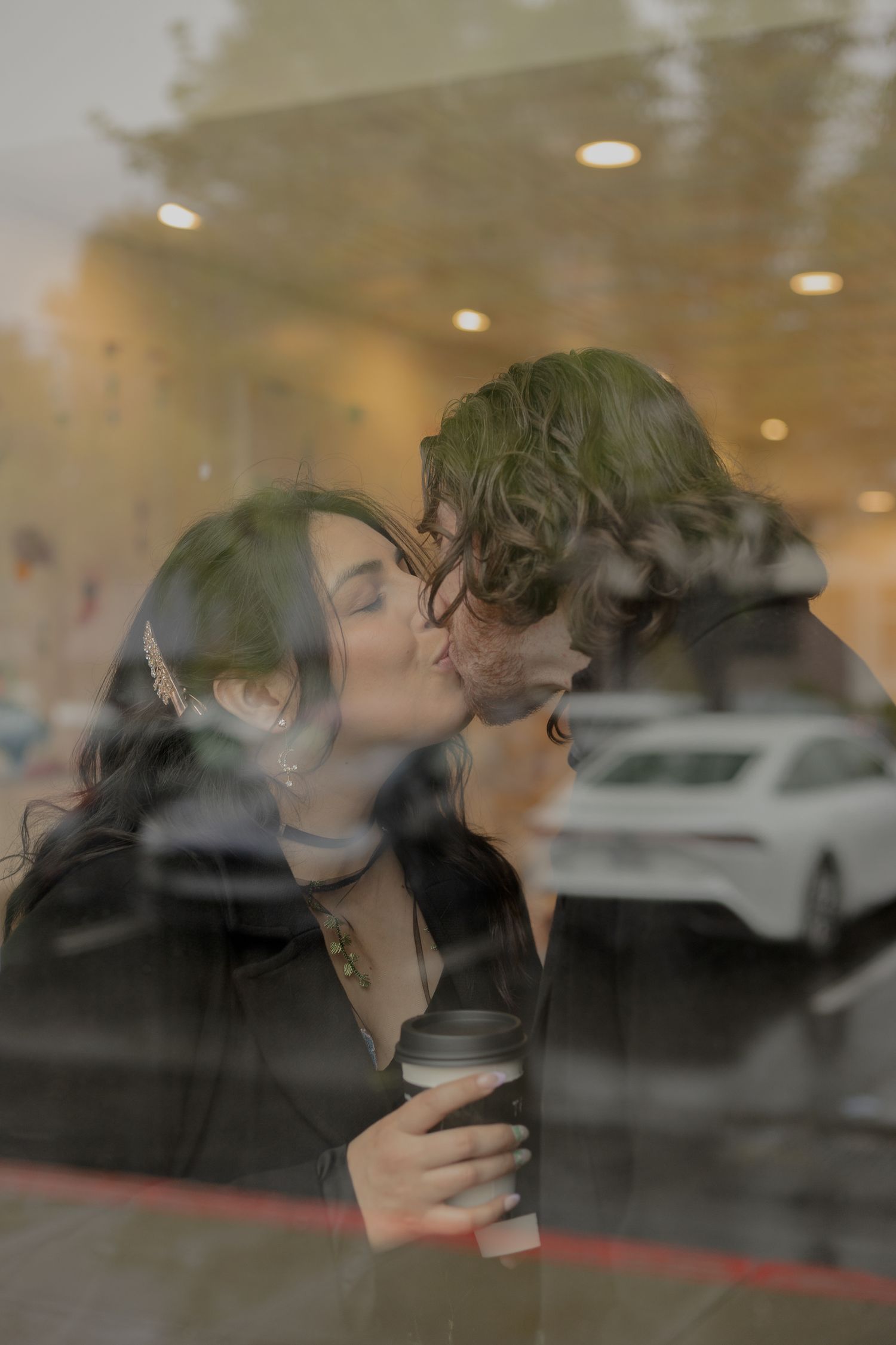 coffee shop kisses. coffee date Sacramento