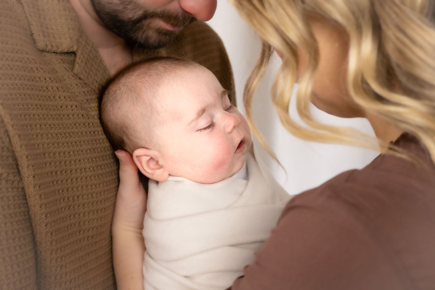 dad-mum-newborn-photographer-albury-baby.jpg