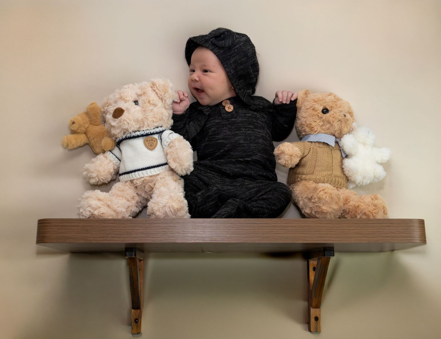 Newborn photography by Lula Co Photography in Albury–Wodonga, capturing tiny details, sweet expressions and precious first moments.