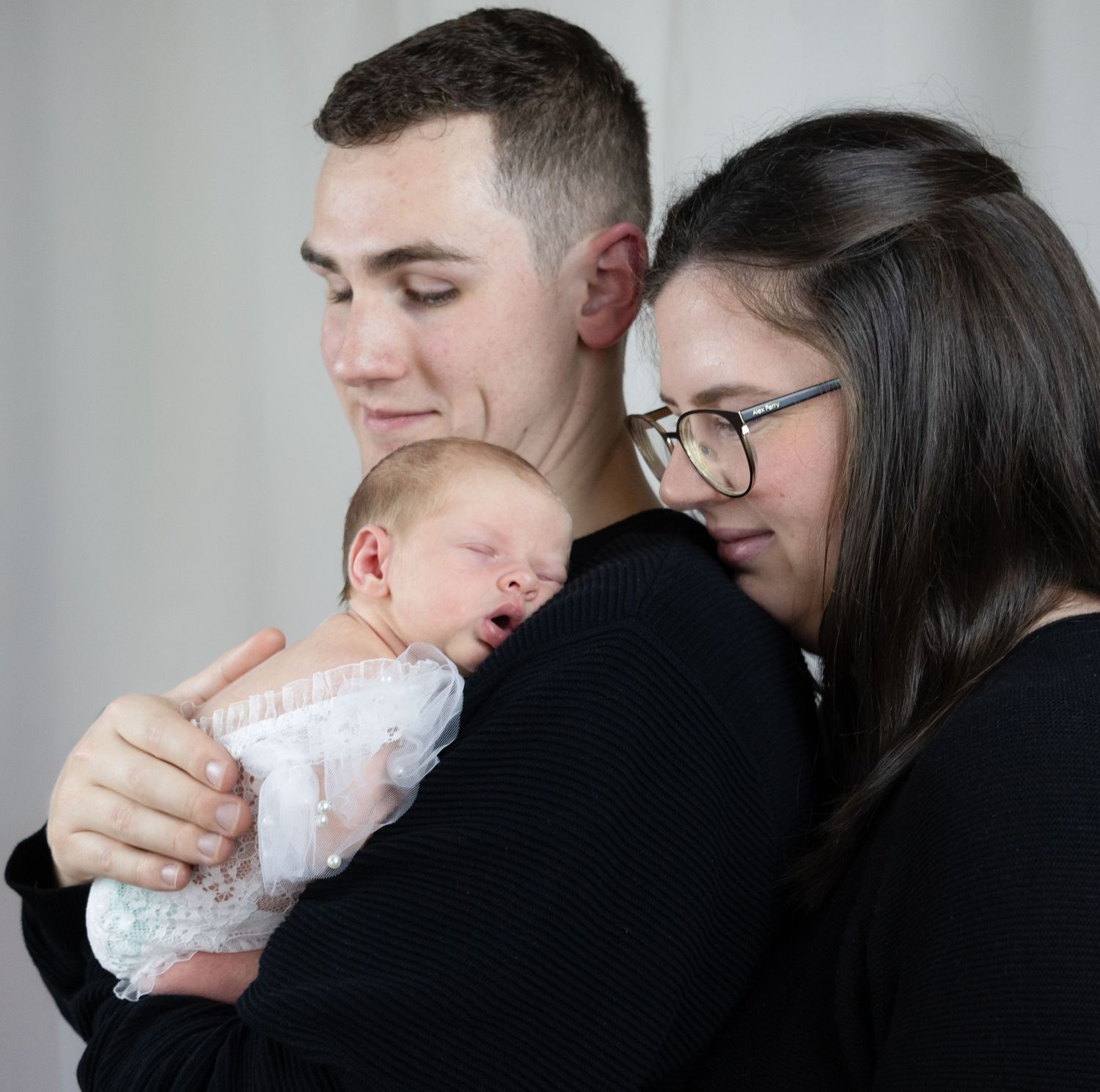 dad-mum-newborn-photographer-albury-baby.jpg