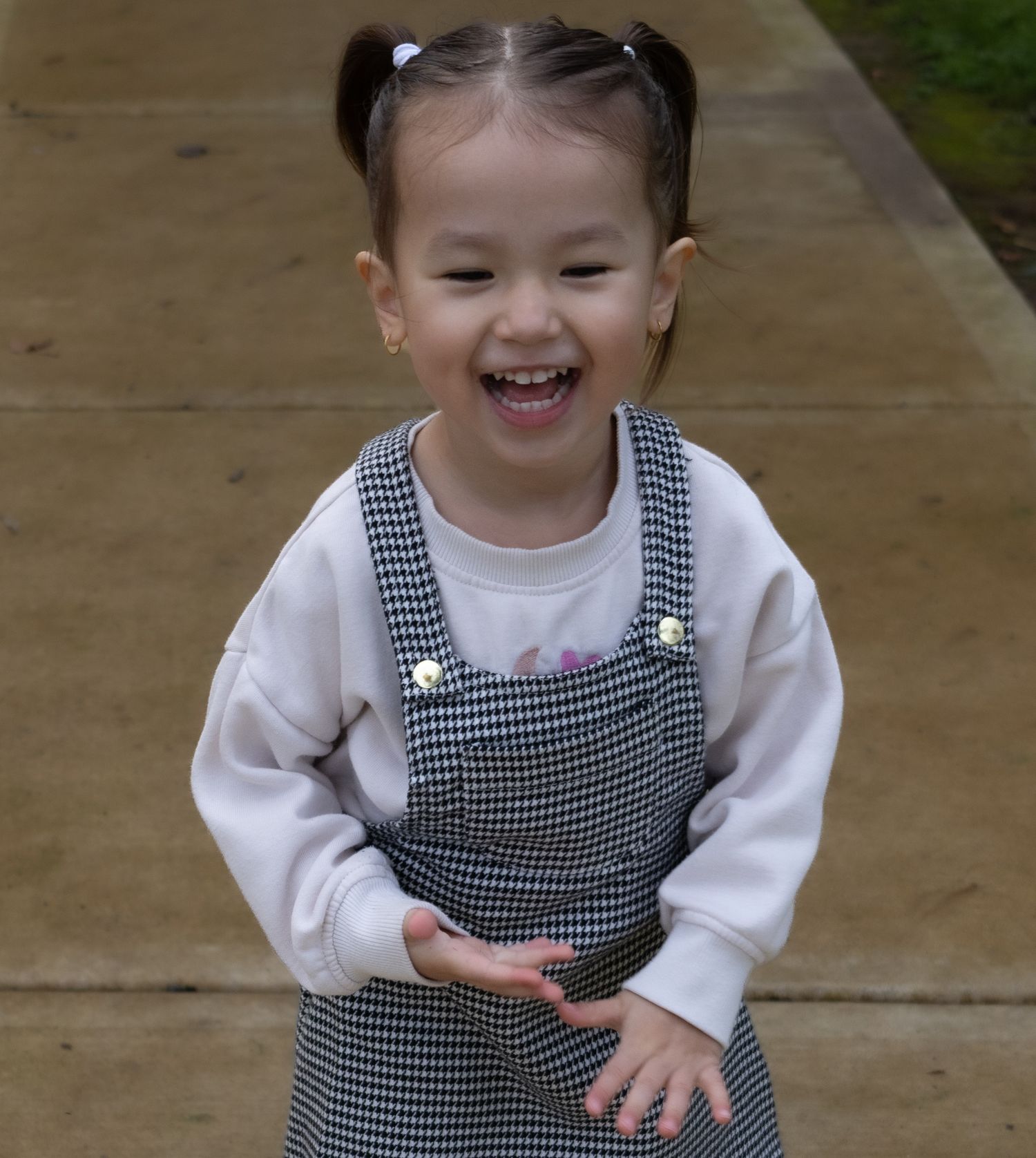 Young girl playing during a family photography session in Albury.