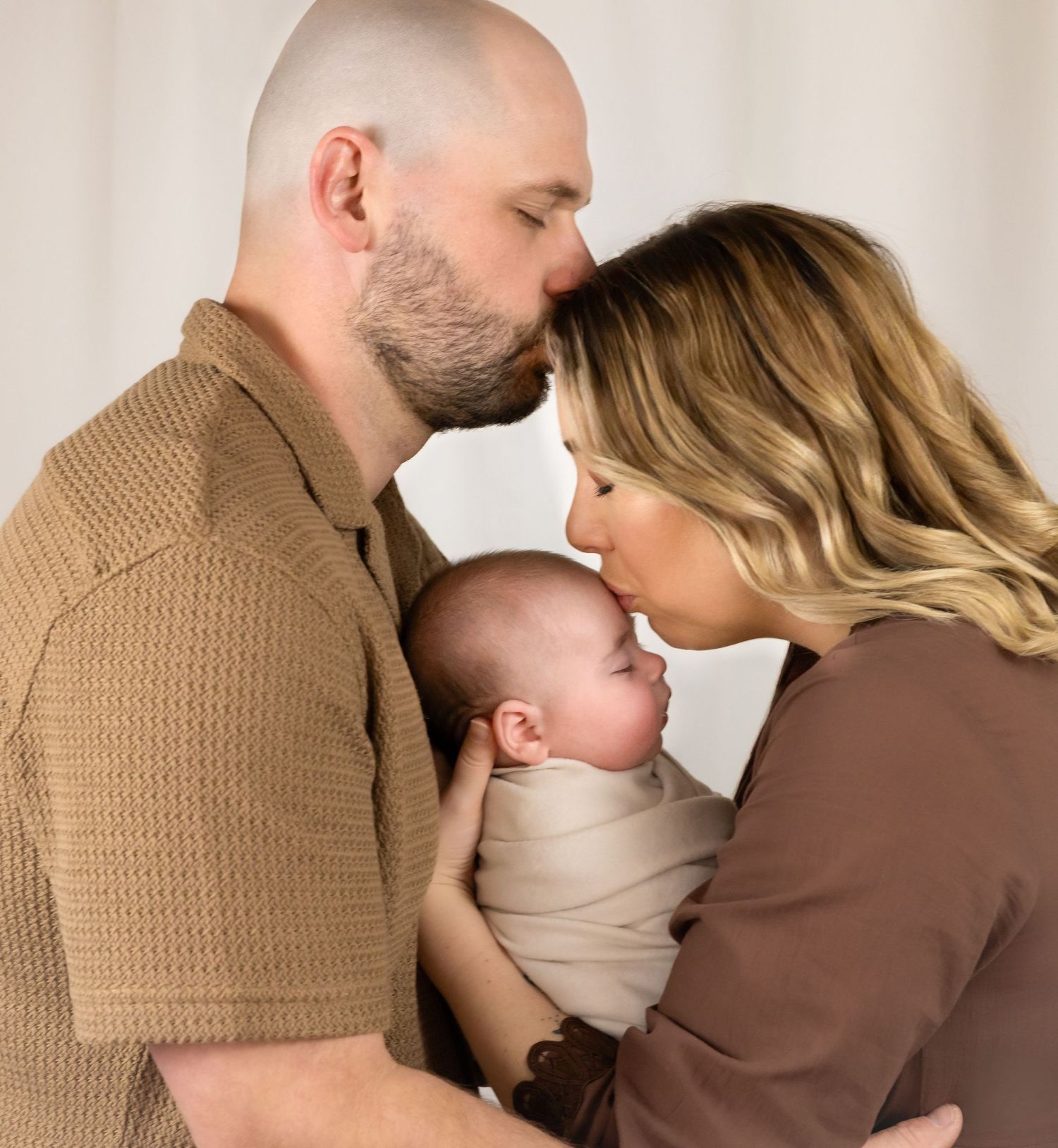 dad-mum-newborn-photographer-albury-baby.jpg