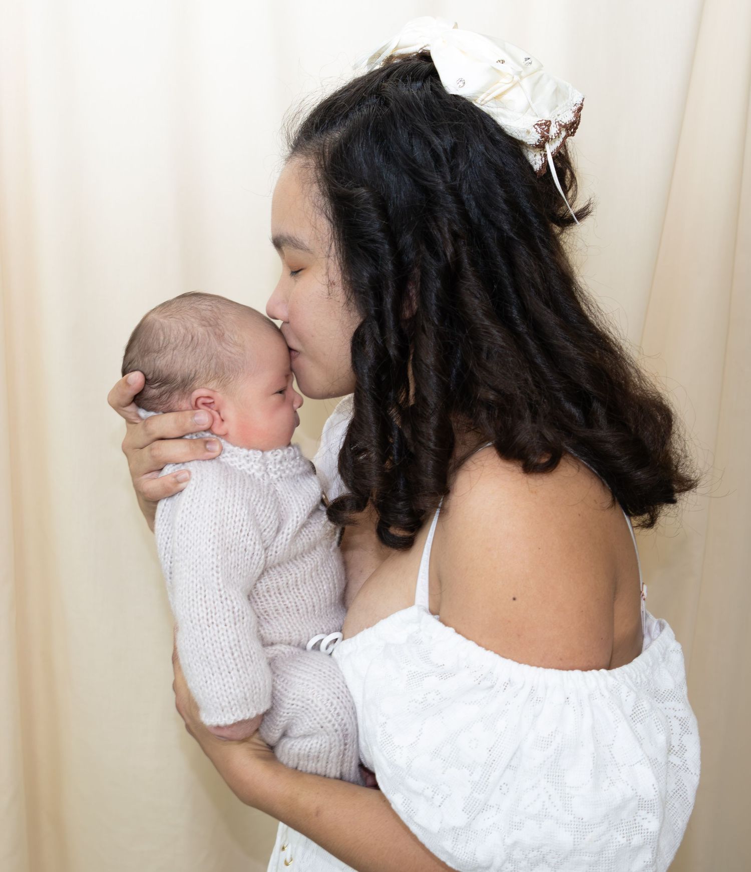 Family photography by Lula Co Photography in Albury–Wodonga, capturing natural smiles, loving connections and special moments together.
