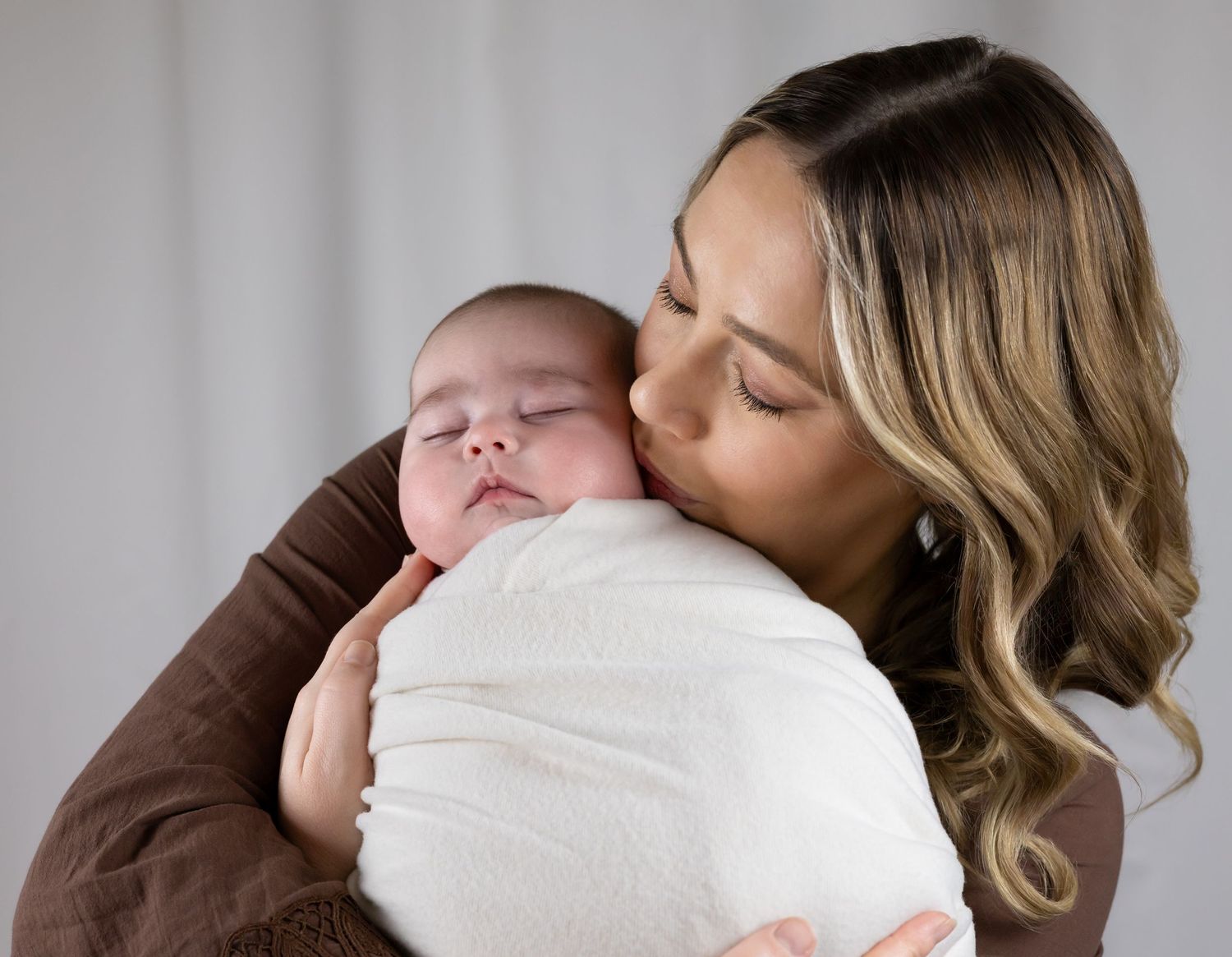 mum-newborn-photographer-albury-baby.jpg