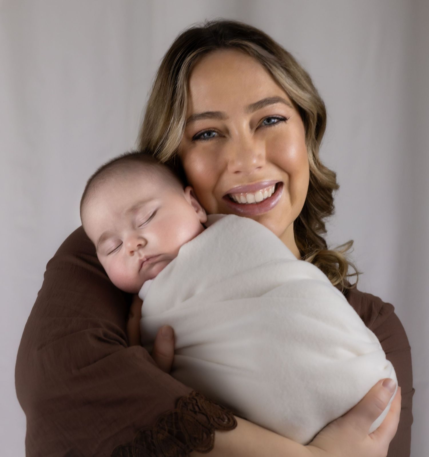 mum-newborn-photographer-albury-baby.jpg