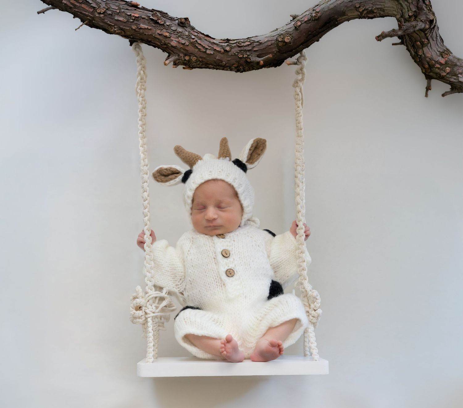 Newborn photography by Lula Co Photography in Albury–Wodonga, capturing tiny details, sweet expressions and precious first moments.