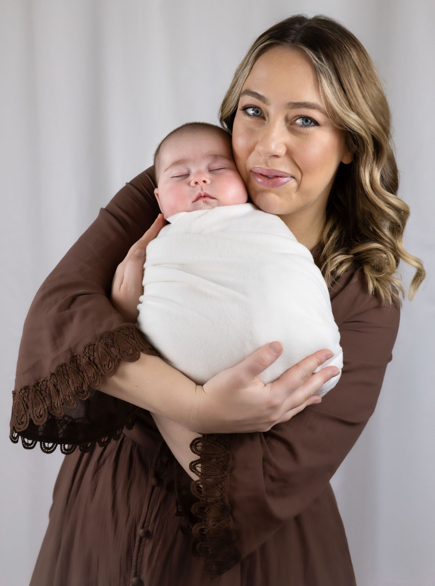 mum-newborn-photographer-albury-baby.jpg