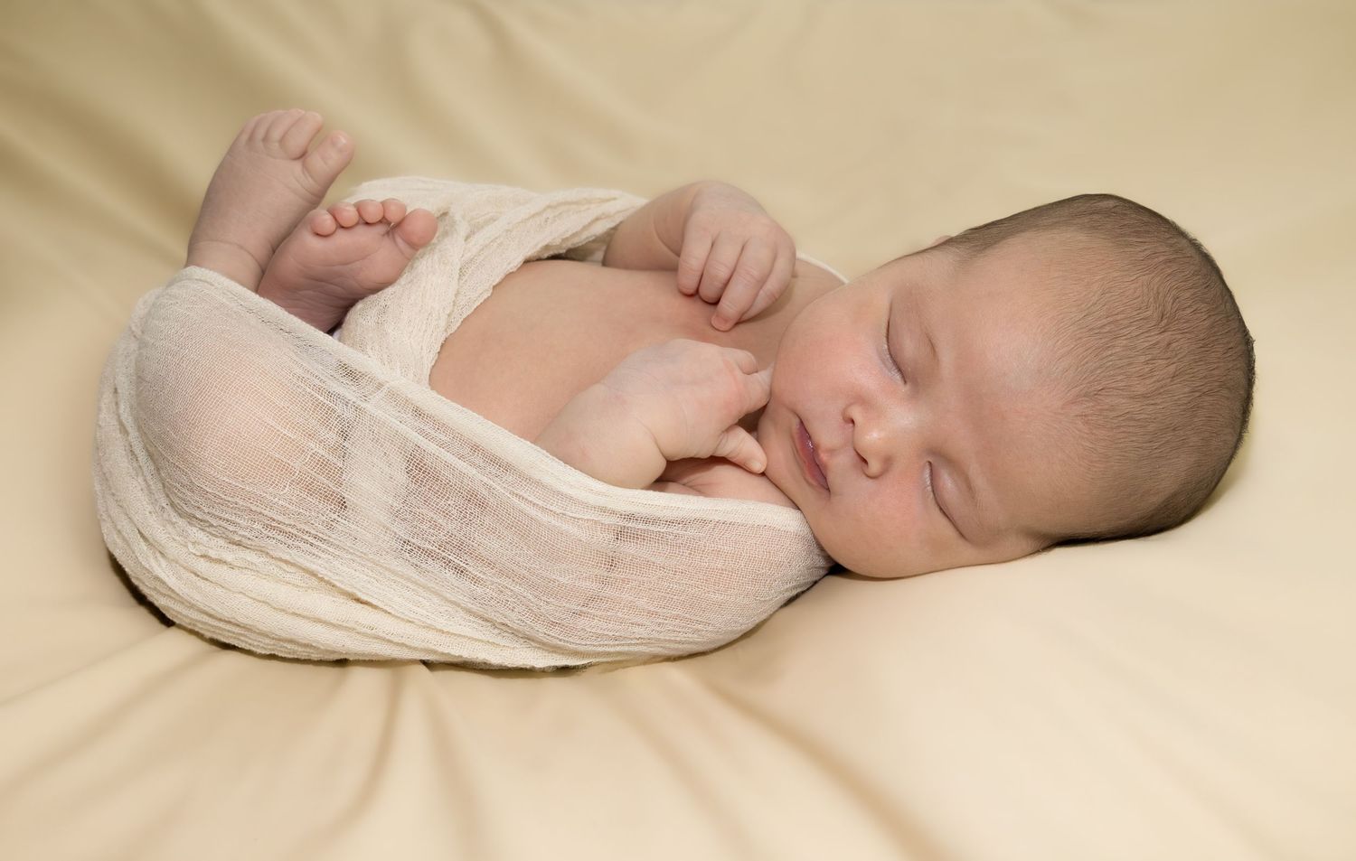 Newborn photography by Lula Co Photography in Albury–Wodonga, capturing tiny details, sweet expressions and precious first moments.