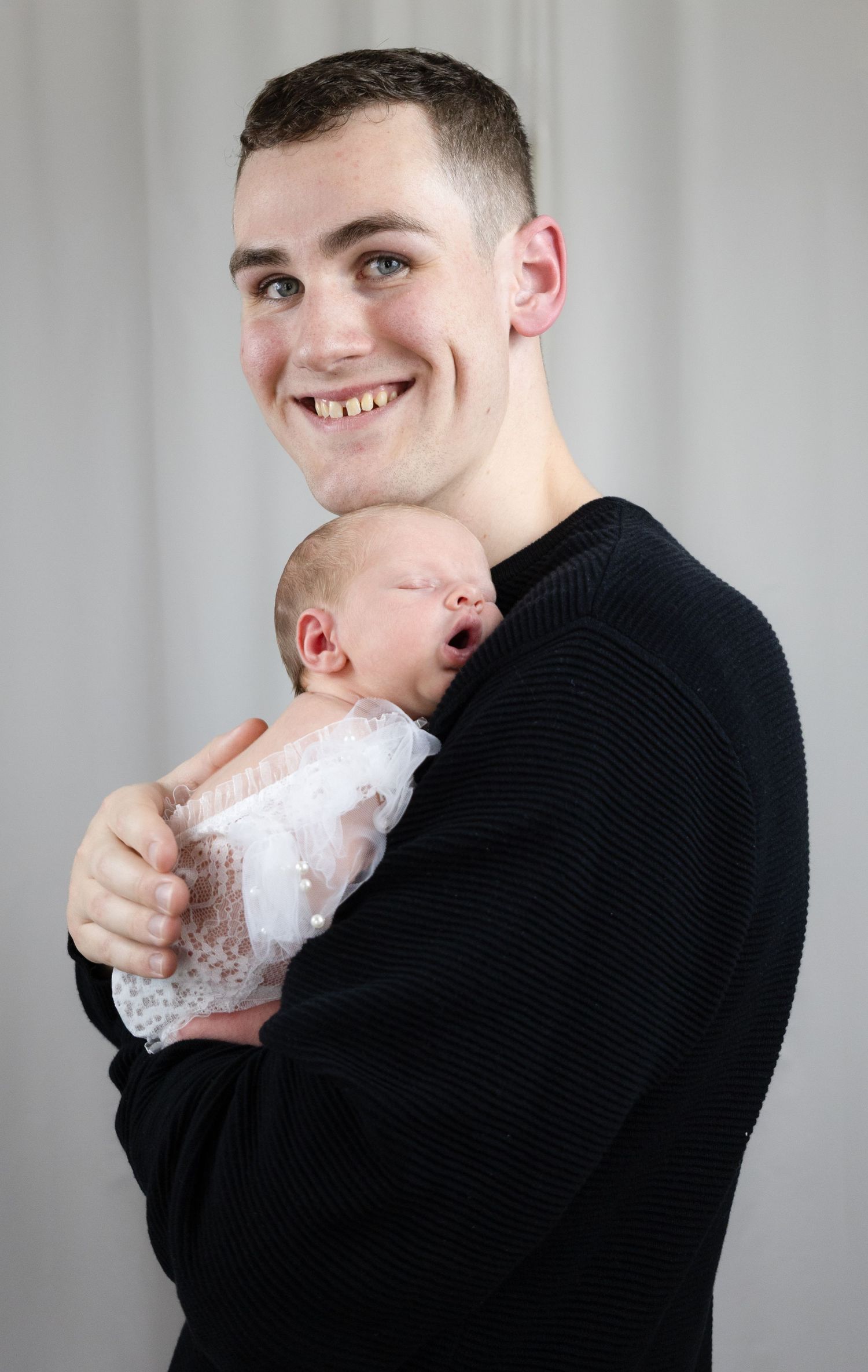 dad-newborn-photographer-albury-baby.jpg