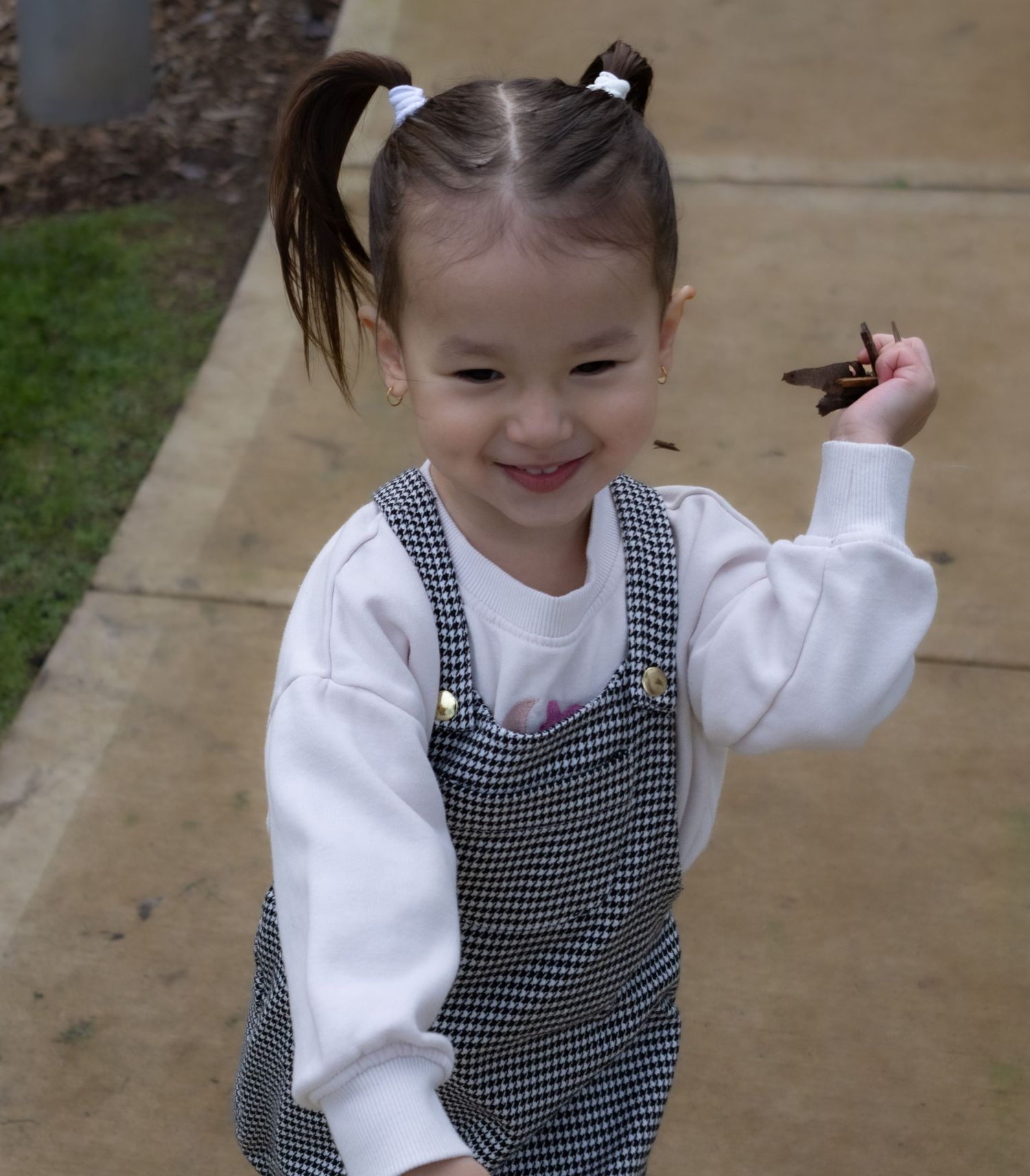 Young girl playing during a family photography session in Albury.