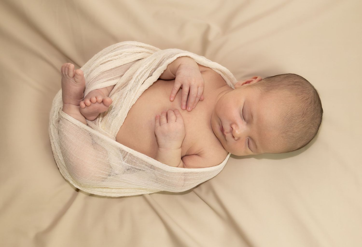 Newborn photography by Lula Co Photography in Albury–Wodonga, capturing tiny details, sweet expressions and precious first moments.