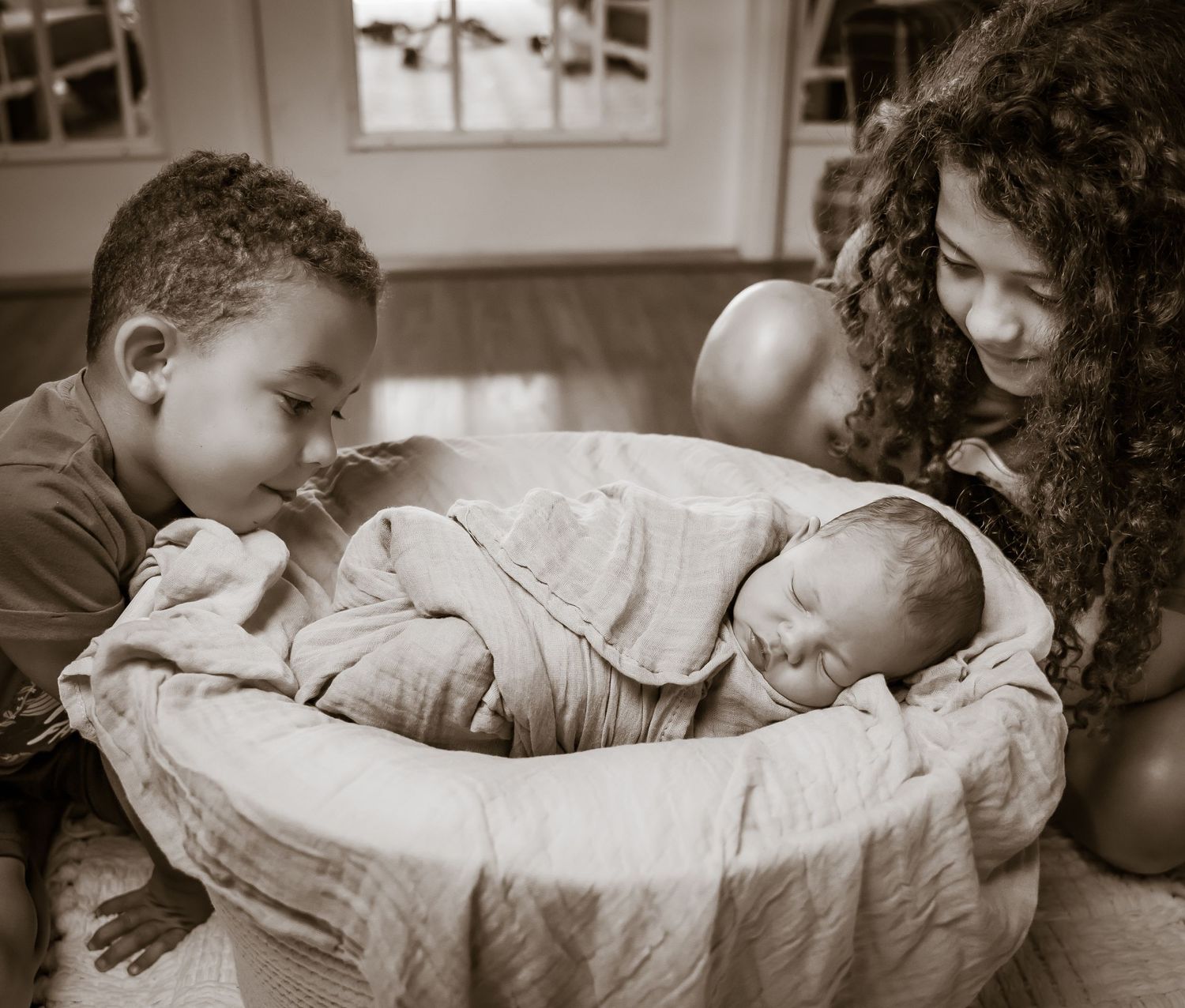 Black and white lifestyle portrait of tender family moments in natural light.