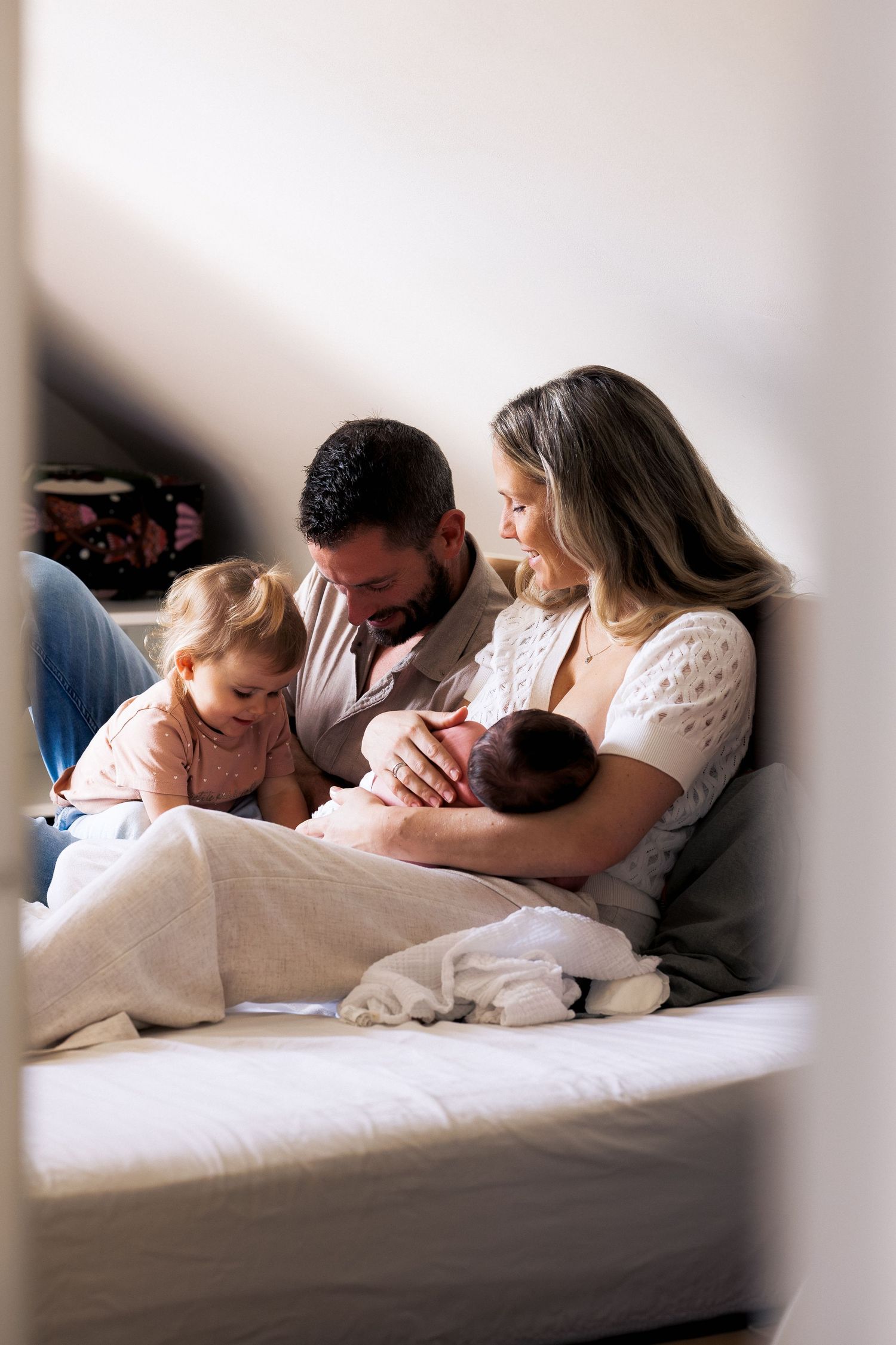 Shooting naissance en lumière naturelle dans le Brabant wallon