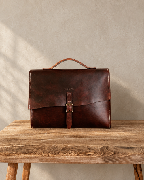 Handgjord läderportfölj Nils i Mahogany från Clay & Oak